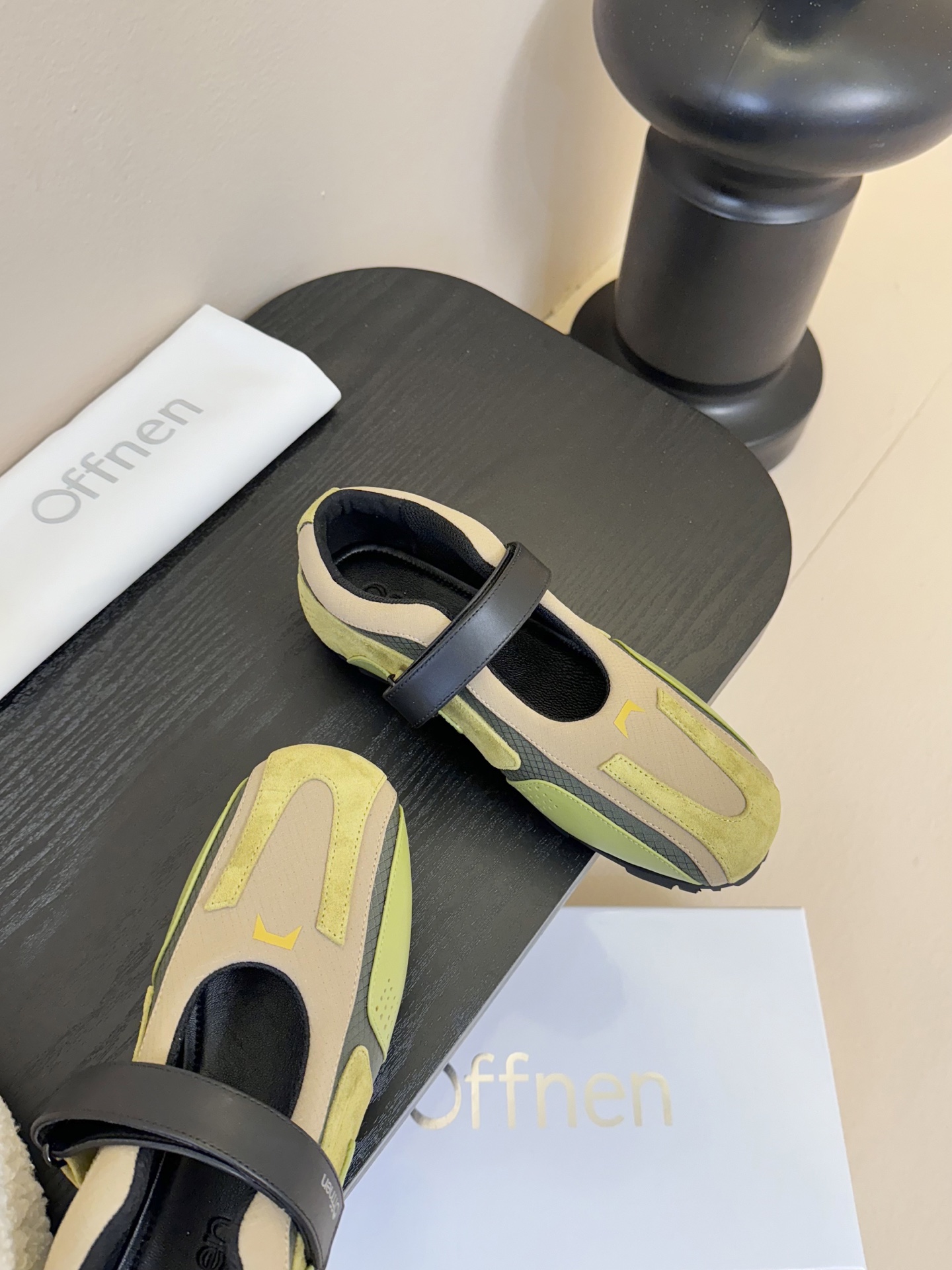 
🔳 Offnen 🔳𝟐𝟓𝐀𝐖玛丽珍运动鞋

巧妙融合复古与潮流 清新的绿黄配色 撞出独特时尚感魔术贴设