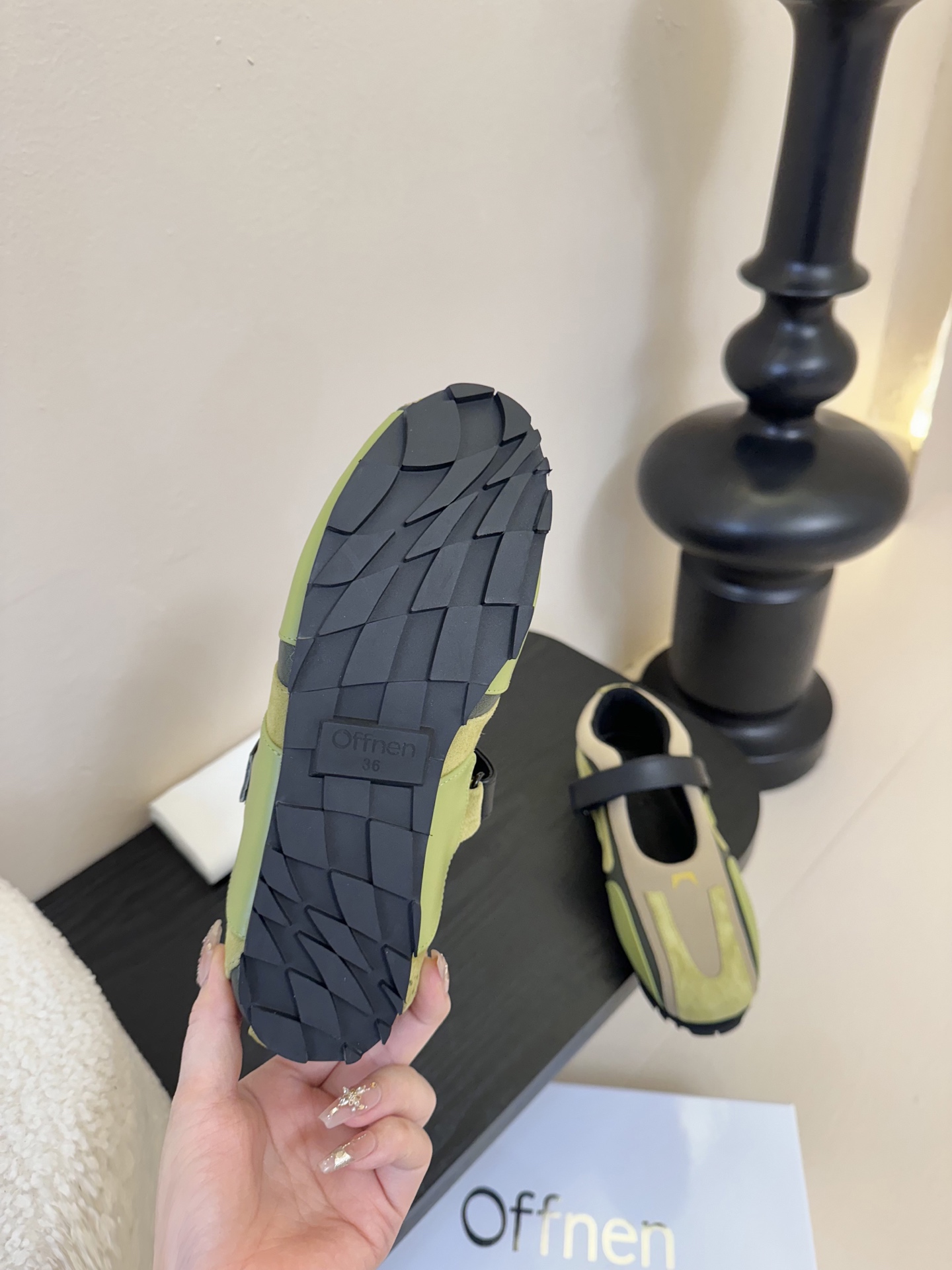 
🔳 Offnen 🔳𝟐𝟓𝐀𝐖玛丽珍运动鞋

巧妙融合复古与潮流 清新的绿黄配色 撞出独特时尚感魔术贴设
