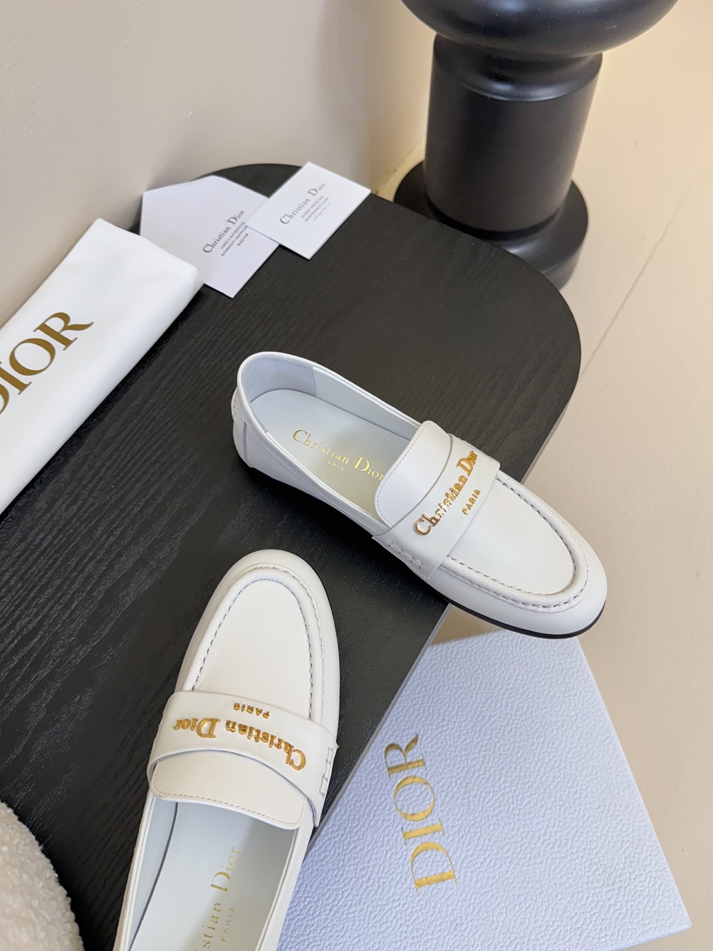 
Dio* 25ss 春夏新款Dior圆头平底乐福鞋

这款 My Dior 露跟高跟鞋是2025春夏成