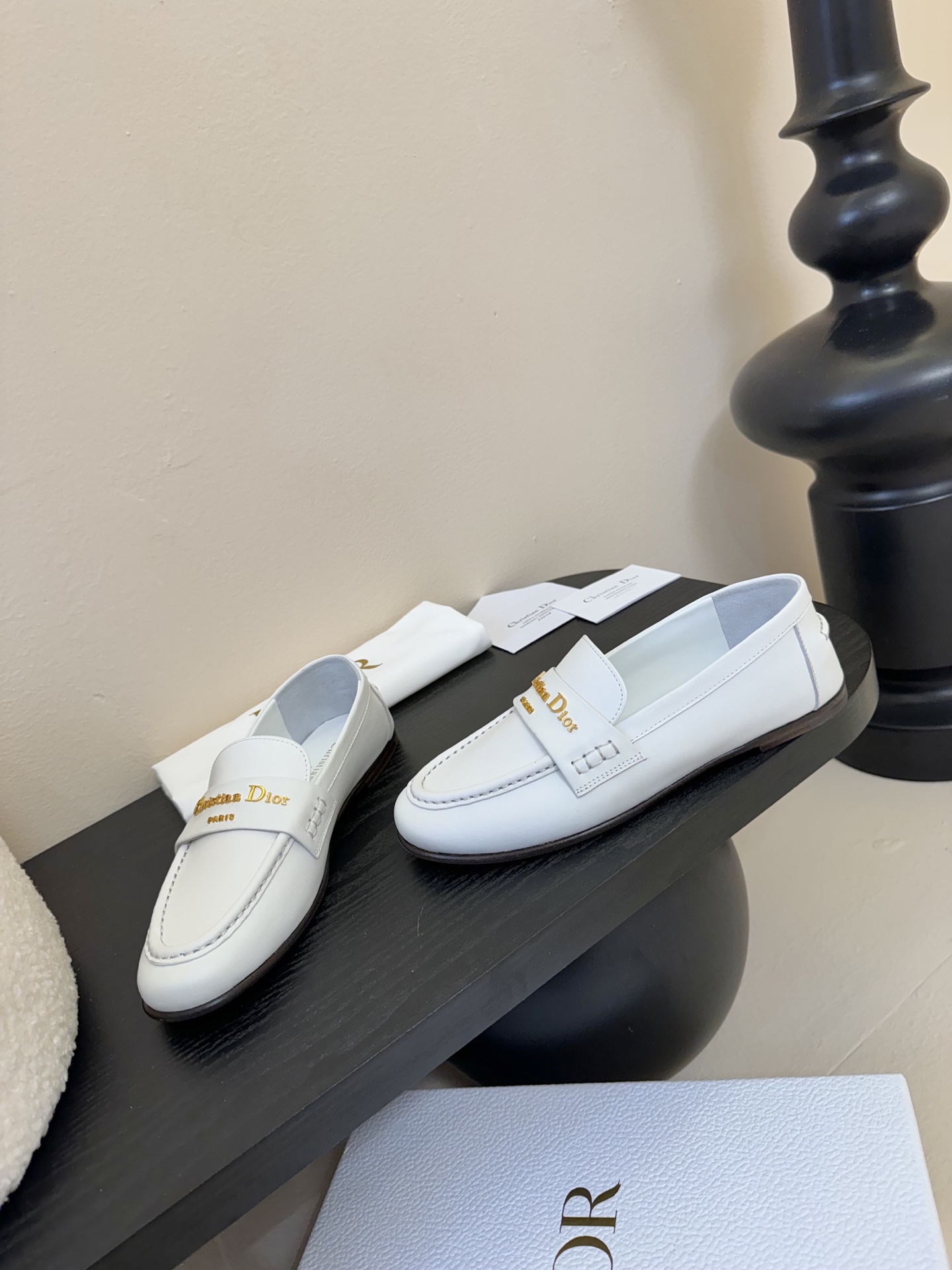 
Dio* 25ss 春夏新款Dior圆头平底乐福鞋

这款 My Dior 露跟高跟鞋是2025春夏成