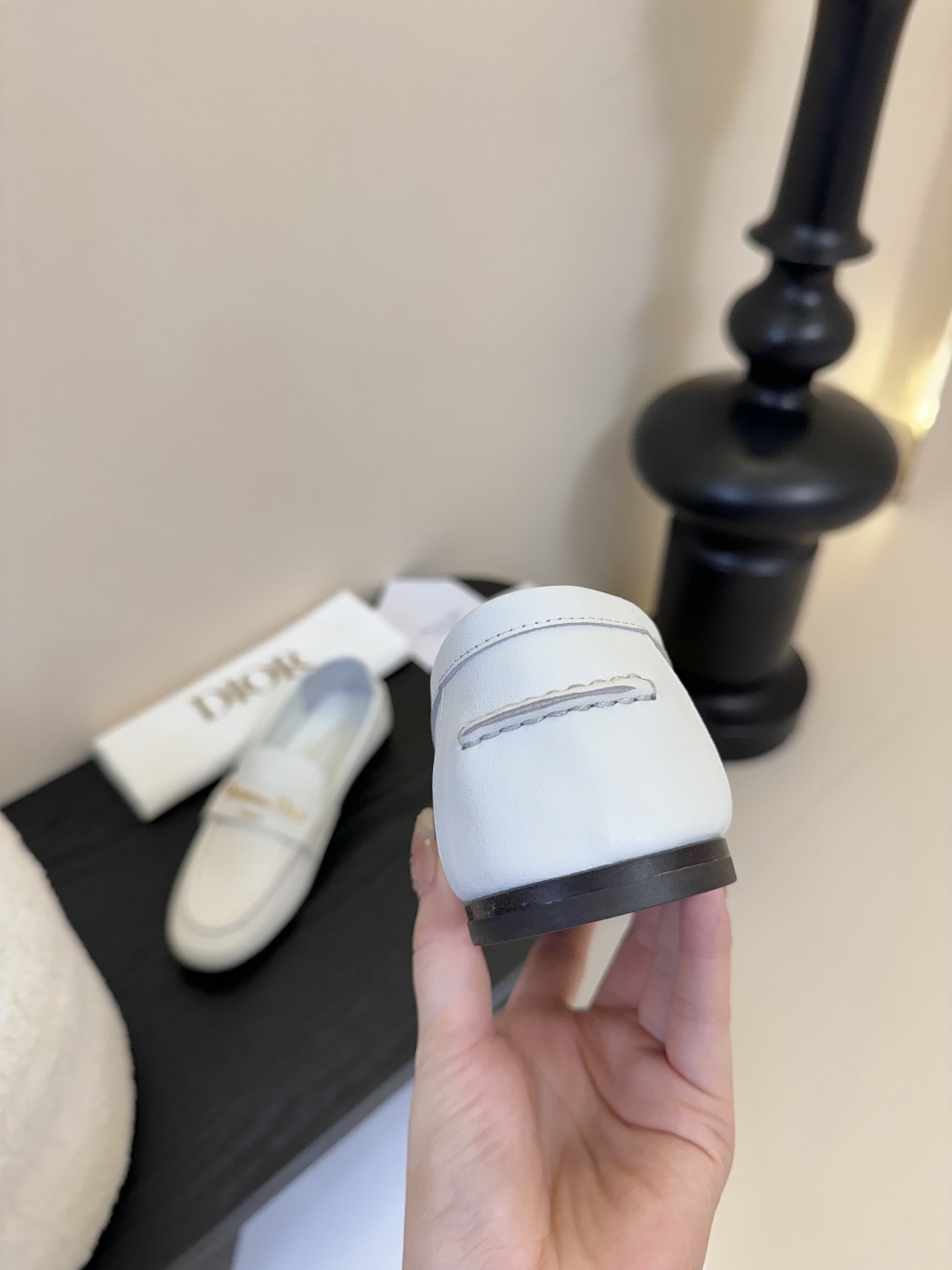 
Dio* 25ss 春夏新款Dior圆头平底乐福鞋

这款 My Dior 露跟高跟鞋是2025春夏成