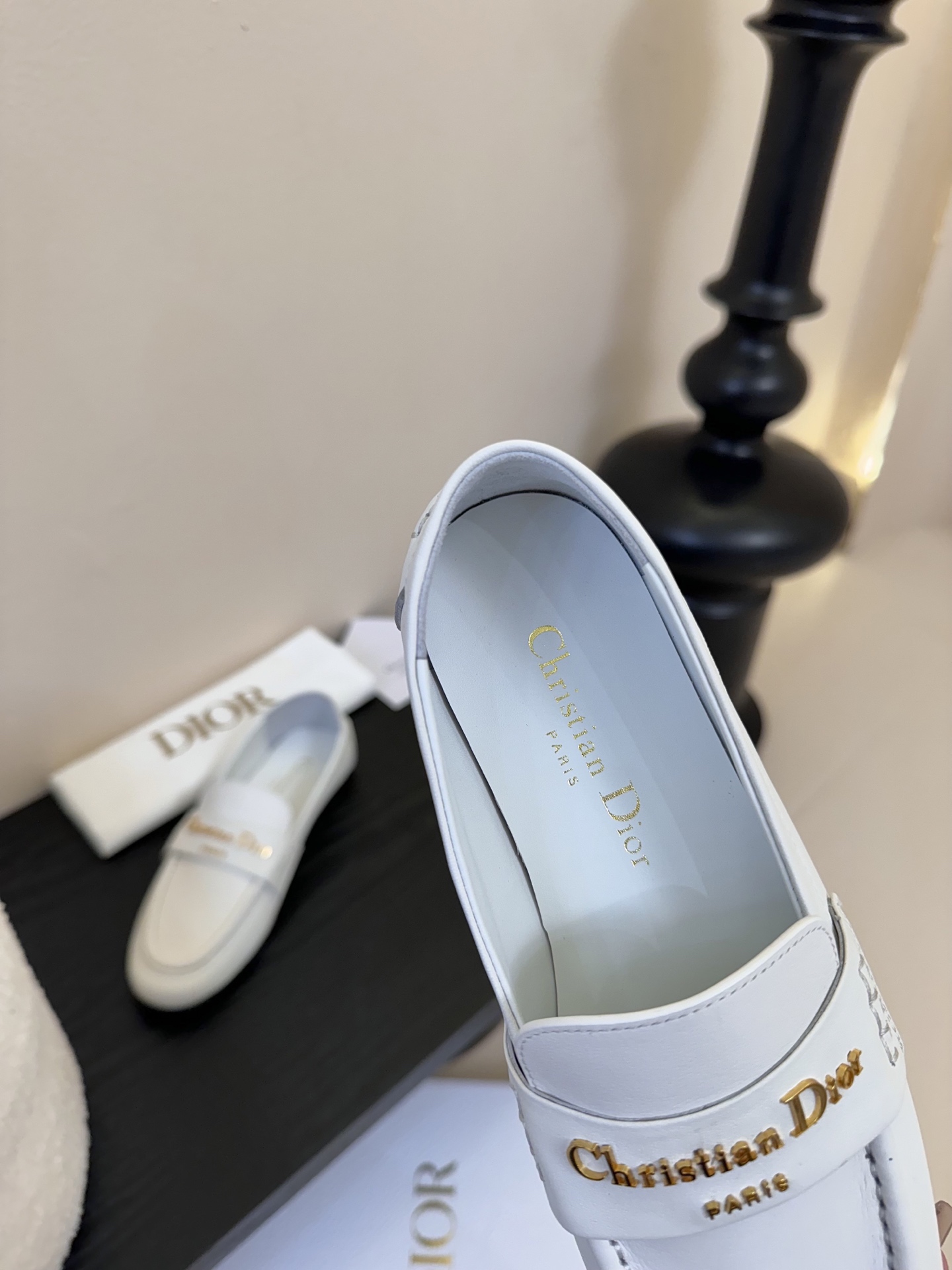 
Dio* 25ss 春夏新款Dior圆头平底乐福鞋

这款 My Dior 露跟高跟鞋是2025春夏成