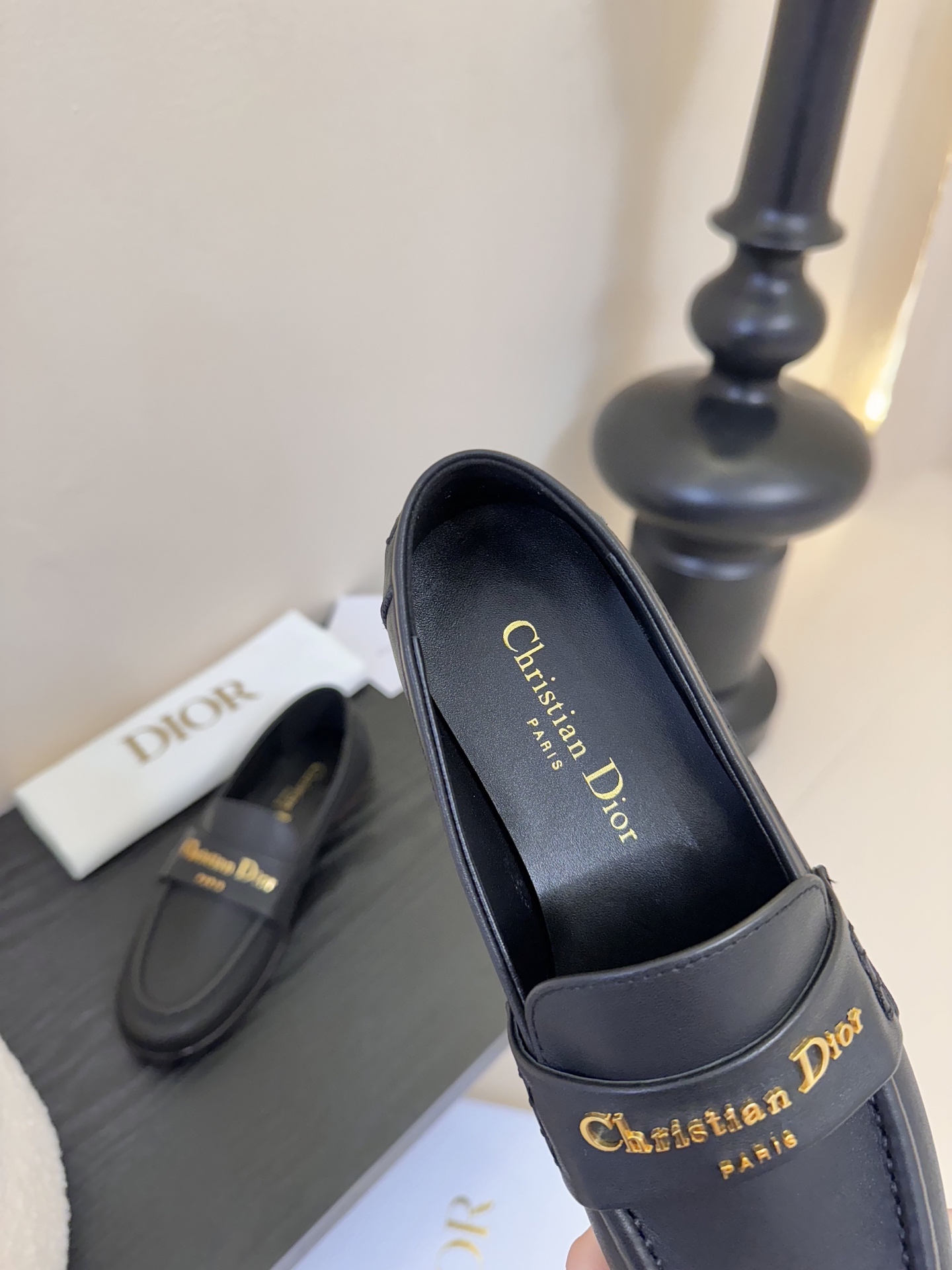 
Dio* 25ss 春夏新款Dior圆头平底乐福鞋

这款 My Dior 露跟高跟鞋是2025春夏成