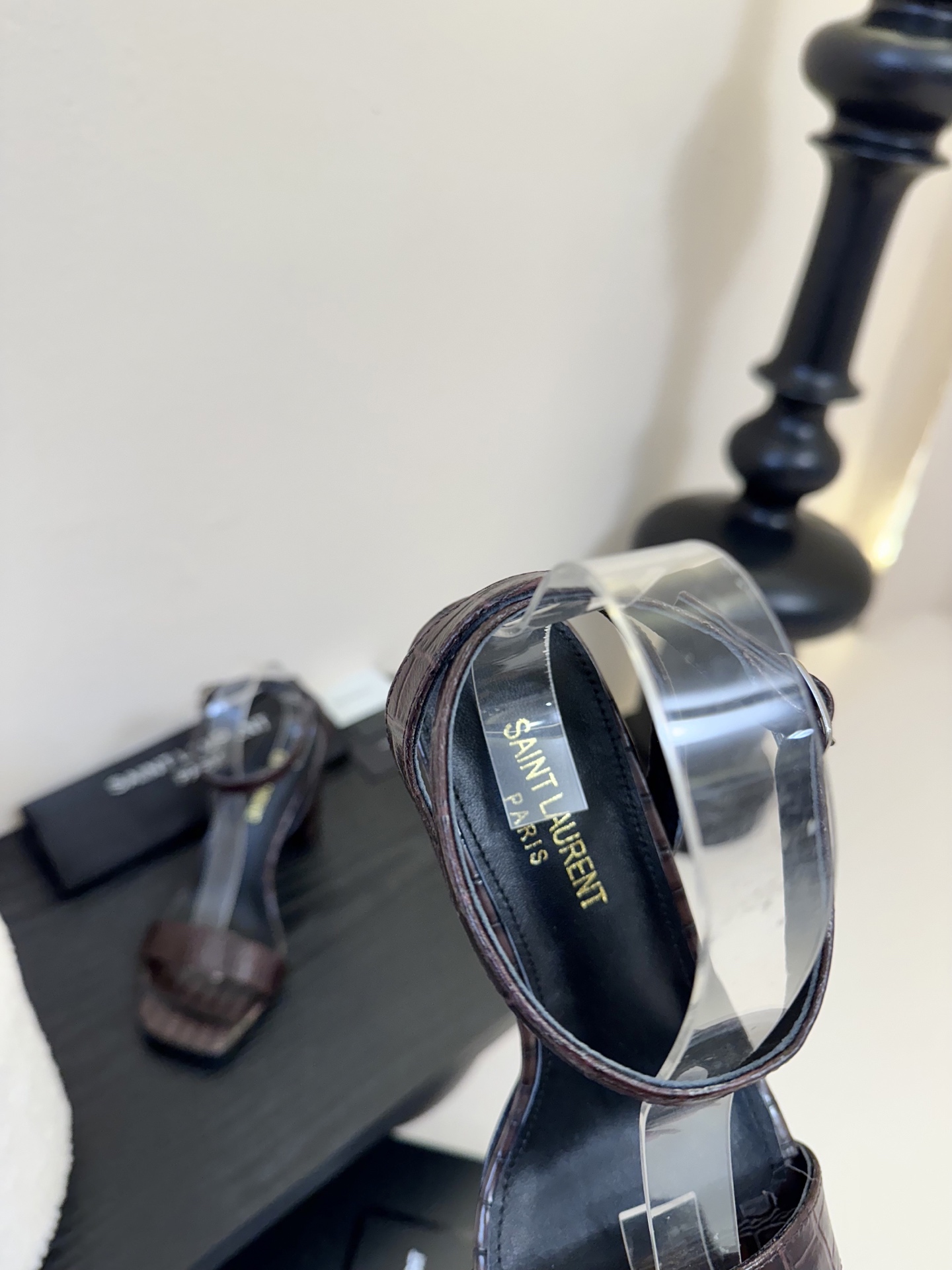 
YSL 圣罗兰 SAINT LAURENT 
2025新款凉鞋
很难不爱这款啊... 真的炒鸡喜欢！
