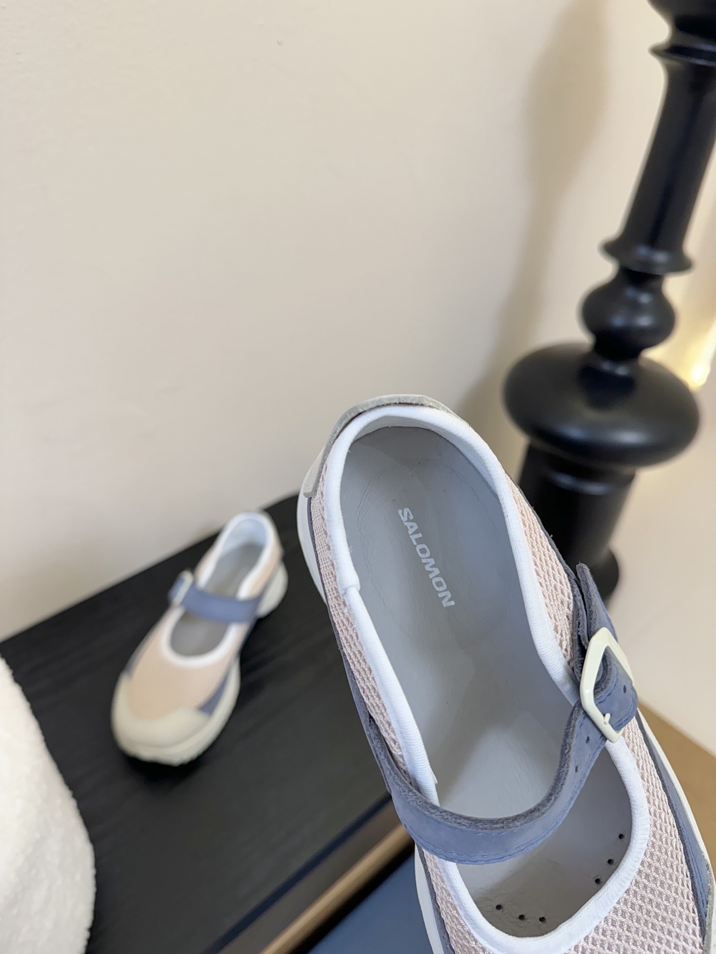 SALOMON 25SS 厚底玛丽珍运动鞋
夏日气息的萨洛蒙,厚厚的底增高设计,不仅带来不一样的舒