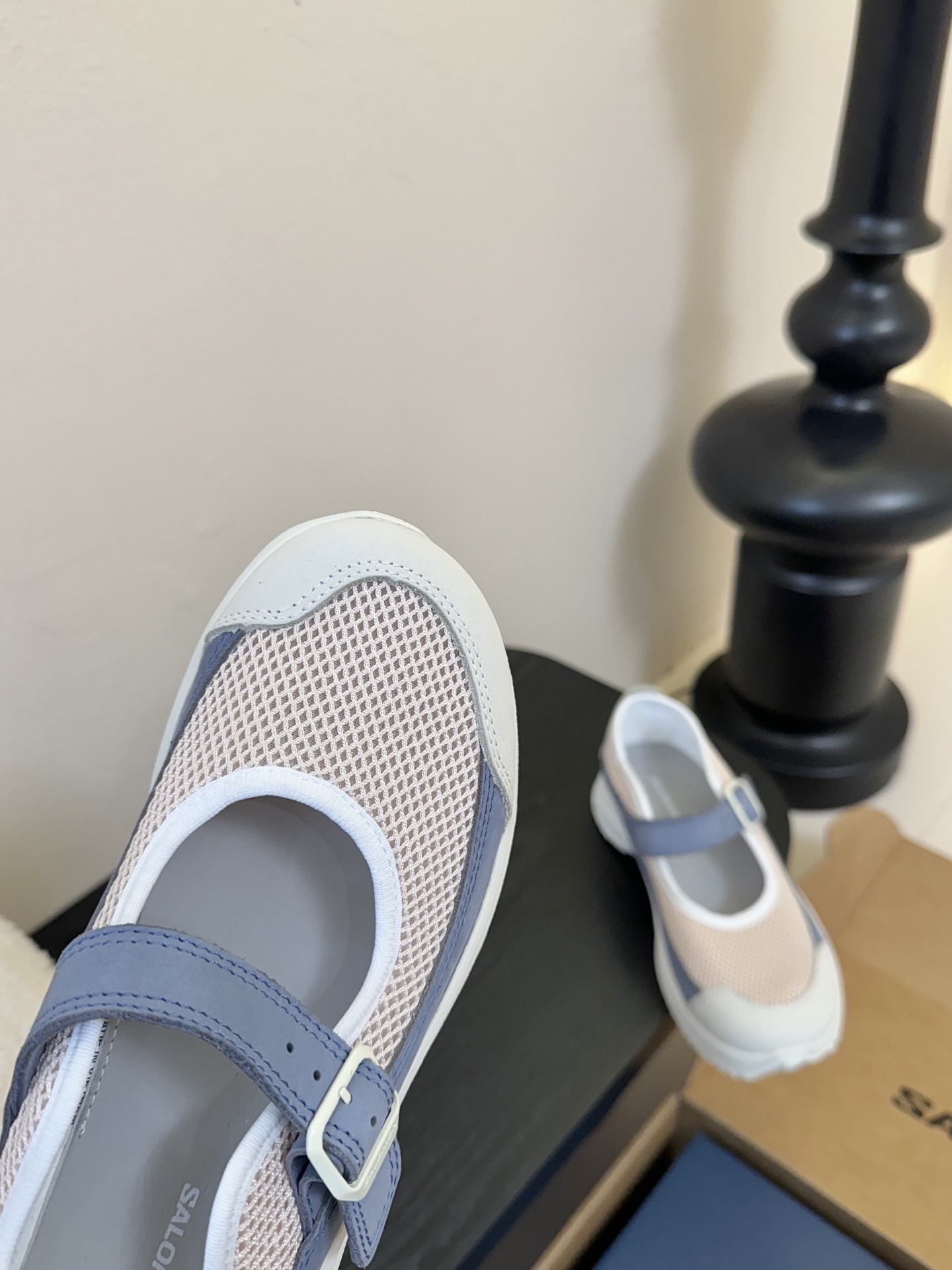 SALOMON 25SS 厚底玛丽珍运动鞋
夏日气息的萨洛蒙,厚厚的底增高设计,不仅带来不一样的舒