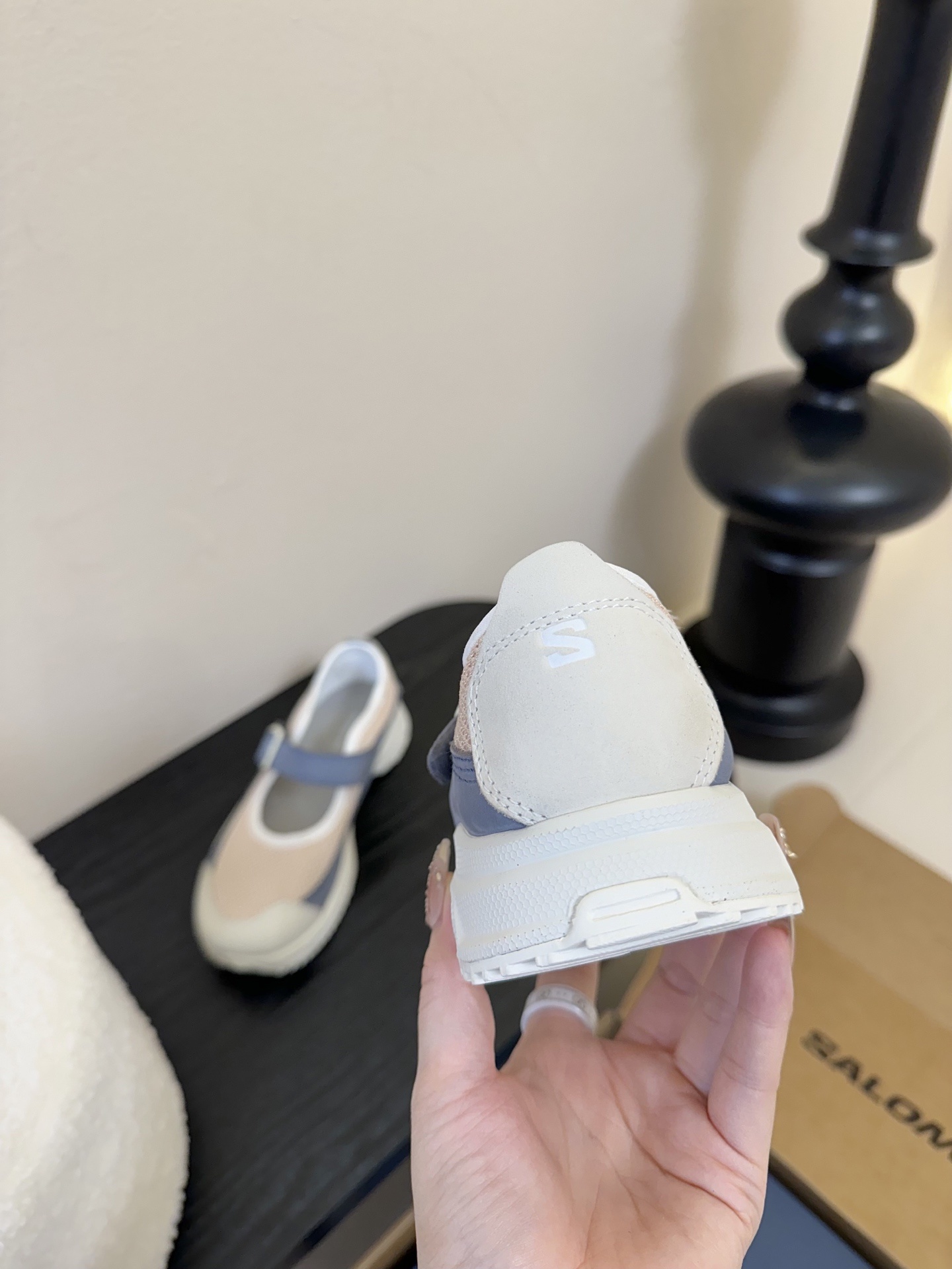 SALOMON 25SS 厚底玛丽珍运动鞋
夏日气息的萨洛蒙,厚厚的底增高设计,不仅带来不一样的舒