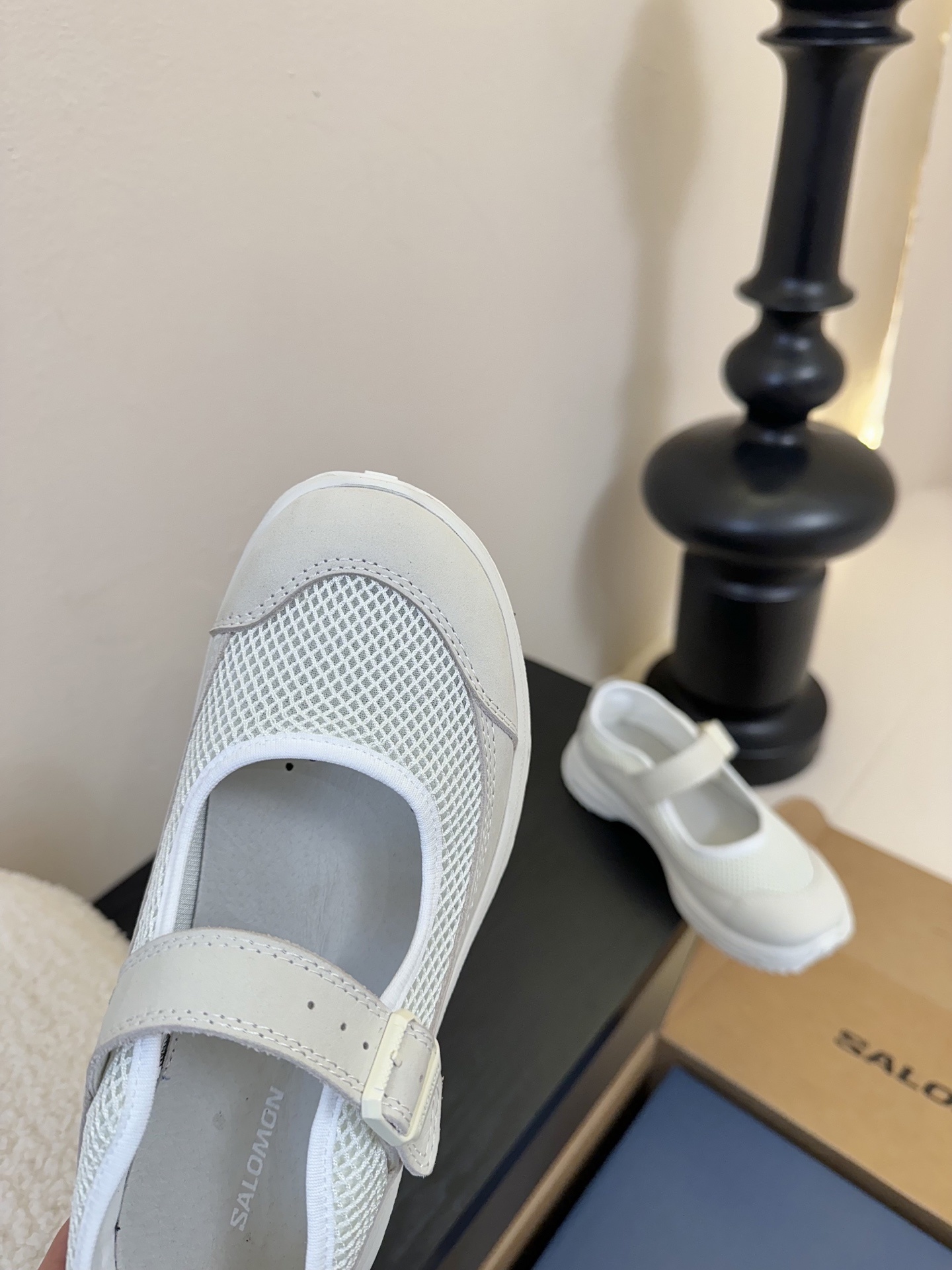 SALOMON 25SS 厚底玛丽珍运动鞋
夏日气息的萨洛蒙,厚厚的底增高设计,不仅带来不一样的舒