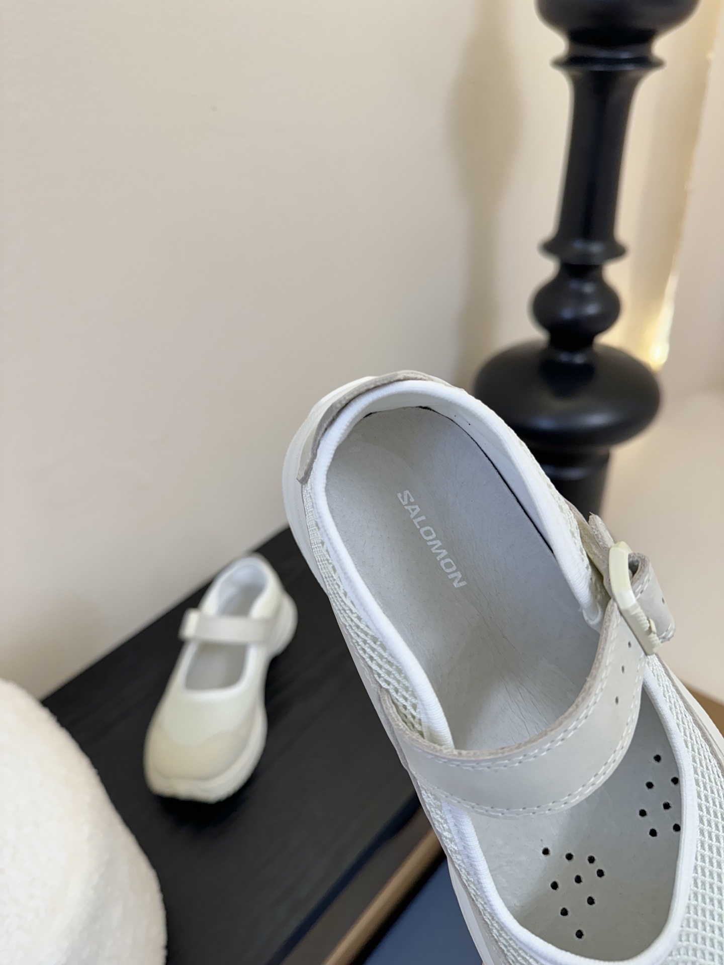SALOMON 25SS 厚底玛丽珍运动鞋
夏日气息的萨洛蒙,厚厚的底增高设计,不仅带来不一样的舒
