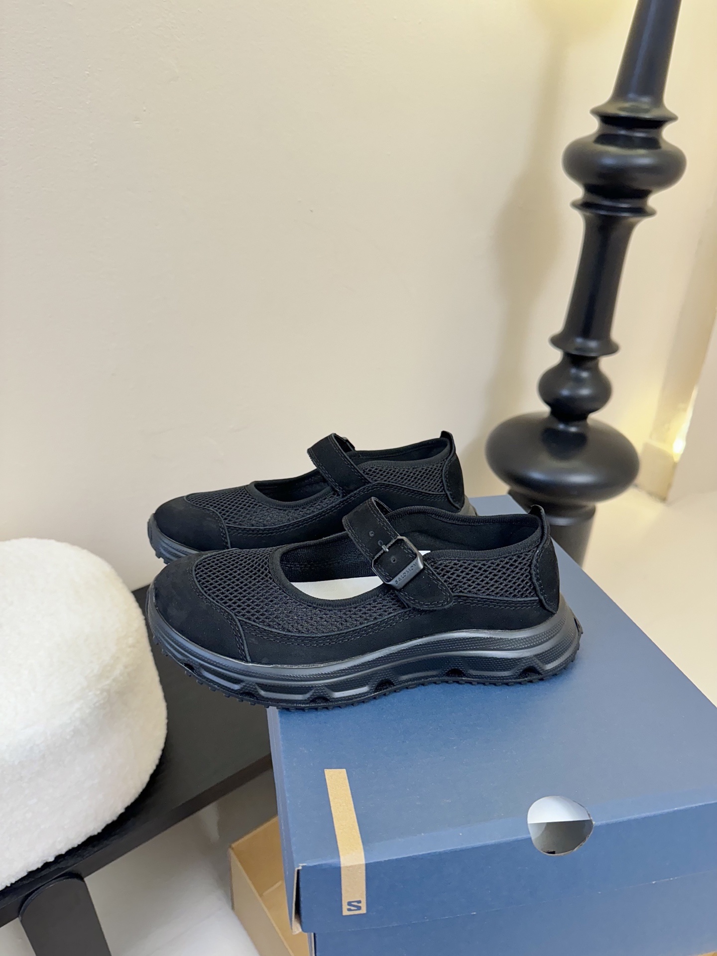 SALOMON 25SS 厚底玛丽珍运动鞋
夏日气息的萨洛蒙,厚厚的底增高设计,不仅带来不一样的舒