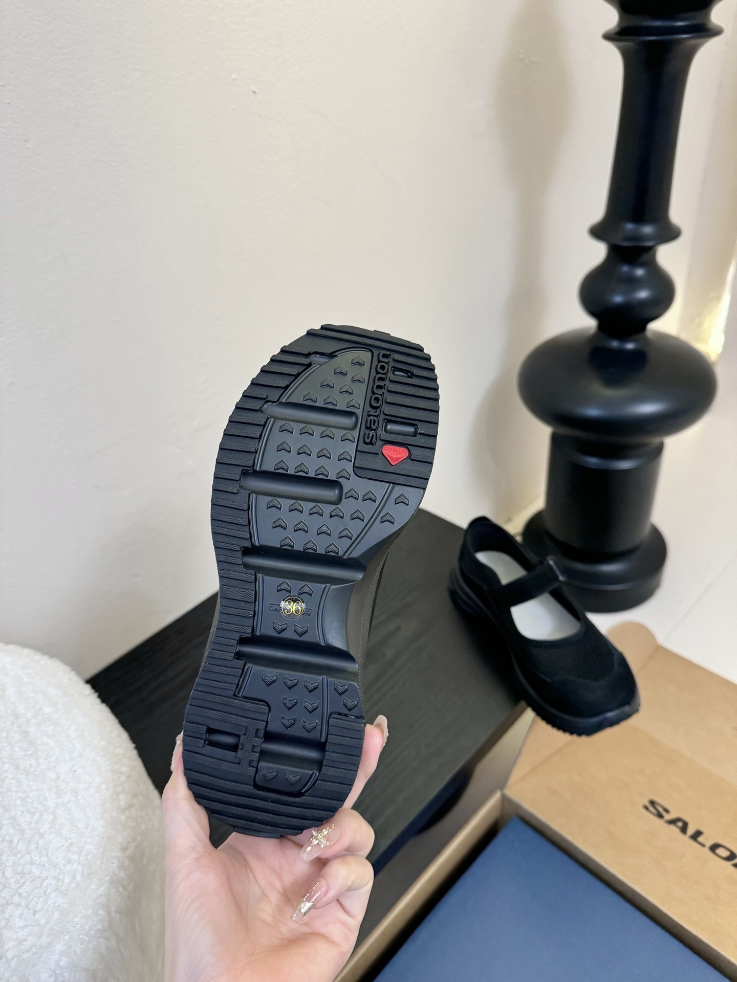 SALOMON 25SS 厚底玛丽珍运动鞋
夏日气息的萨洛蒙,厚厚的底增高设计,不仅带来不一样的舒