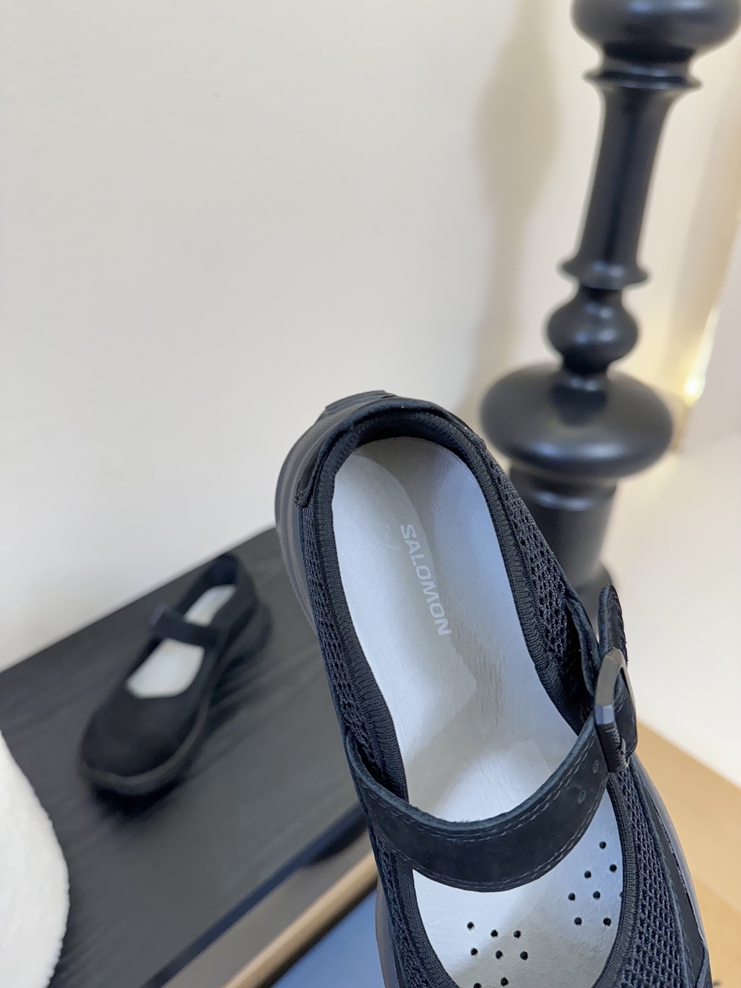 SALOMON 25SS 厚底玛丽珍运动鞋
夏日气息的萨洛蒙,厚厚的底增高设计,不仅带来不一样的舒