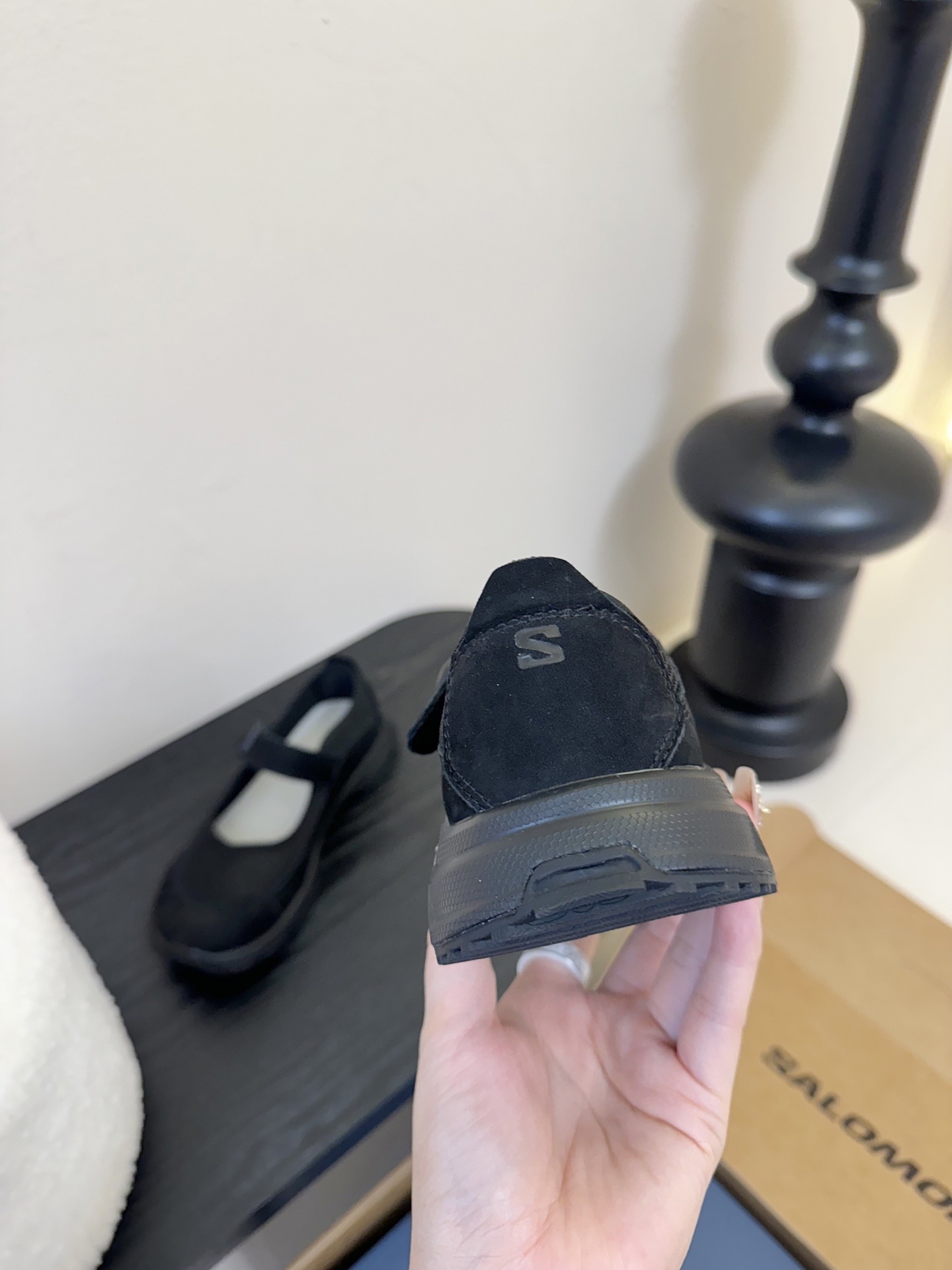 SALOMON 25SS 厚底玛丽珍运动鞋
夏日气息的萨洛蒙,厚厚的底增高设计,不仅带来不一样的舒