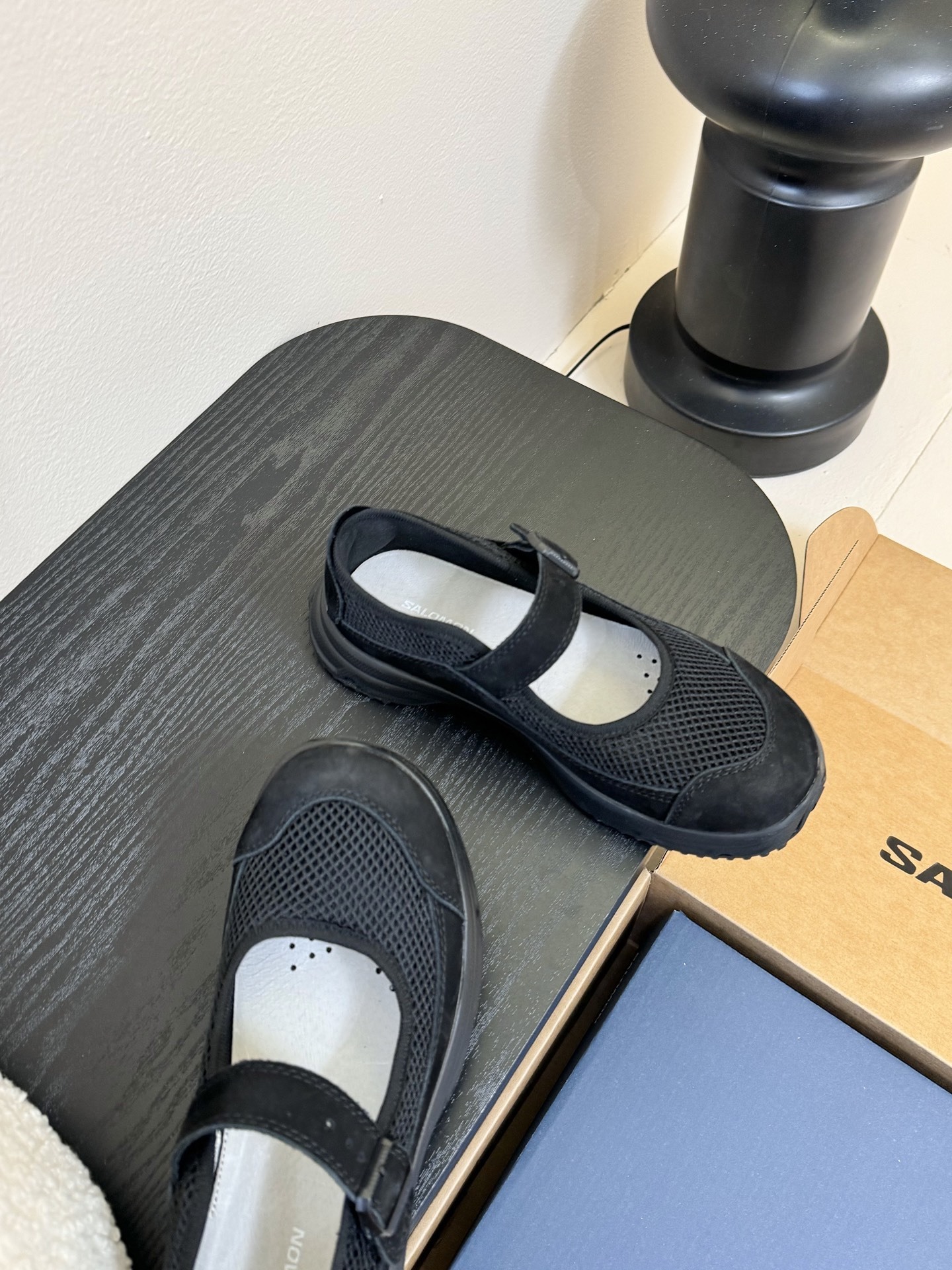 SALOMON 25SS 厚底玛丽珍运动鞋
夏日气息的萨洛蒙,厚厚的底增高设计,不仅带来不一样的舒