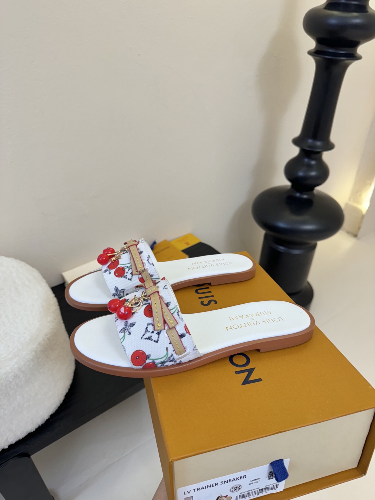 
  Louis Vuitton ss25 new arrival LV驴牌春夏新品系列高跟拖鞋
简约精