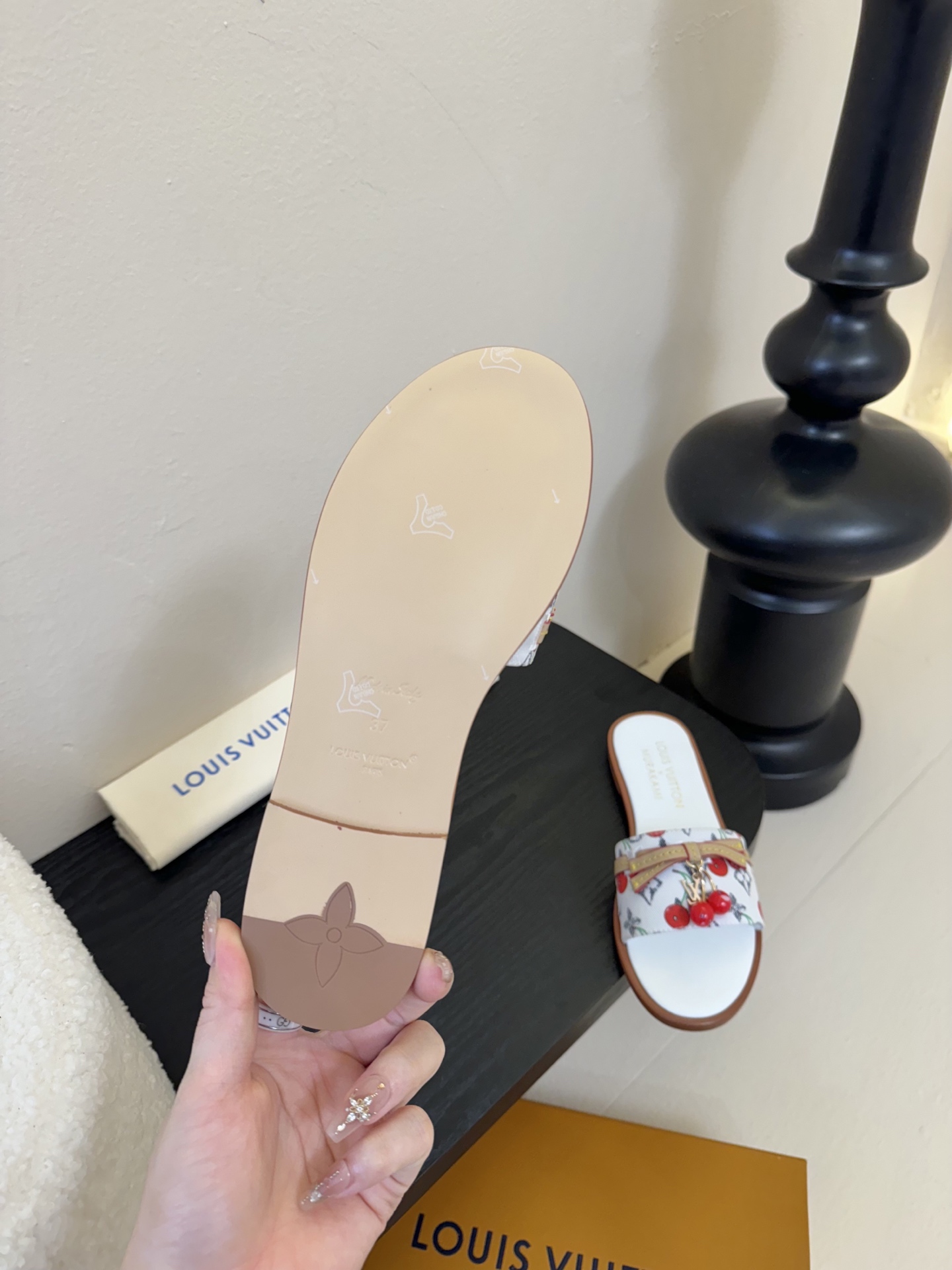 
  Louis Vuitton ss25 new arrival LV驴牌春夏新品系列高跟拖鞋
简约精