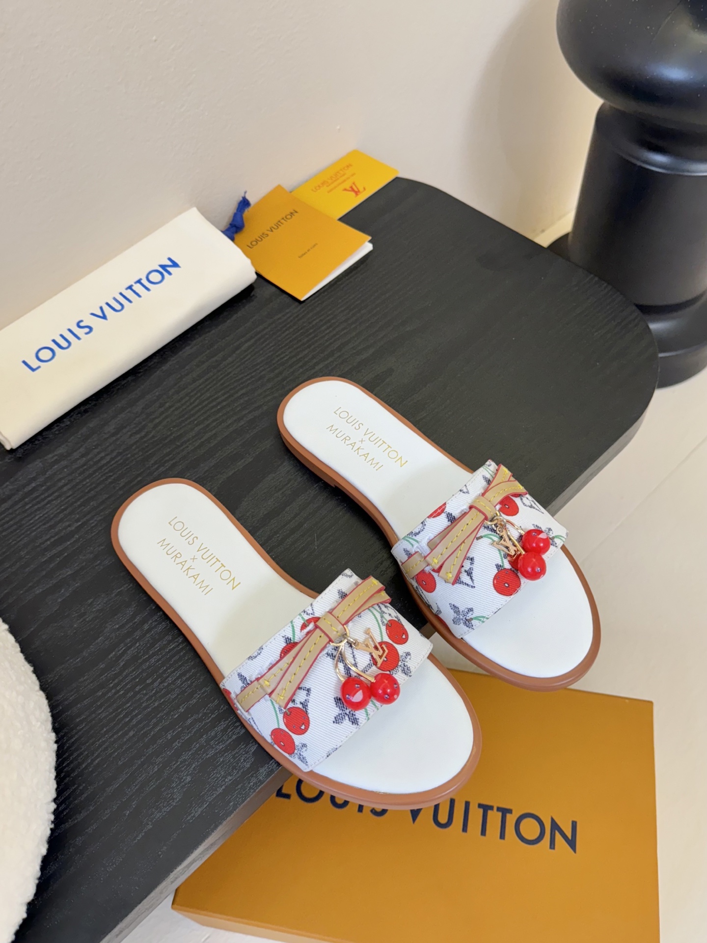 
  Louis Vuitton ss25 new arrival LV驴牌春夏新品系列高跟拖鞋
简约精