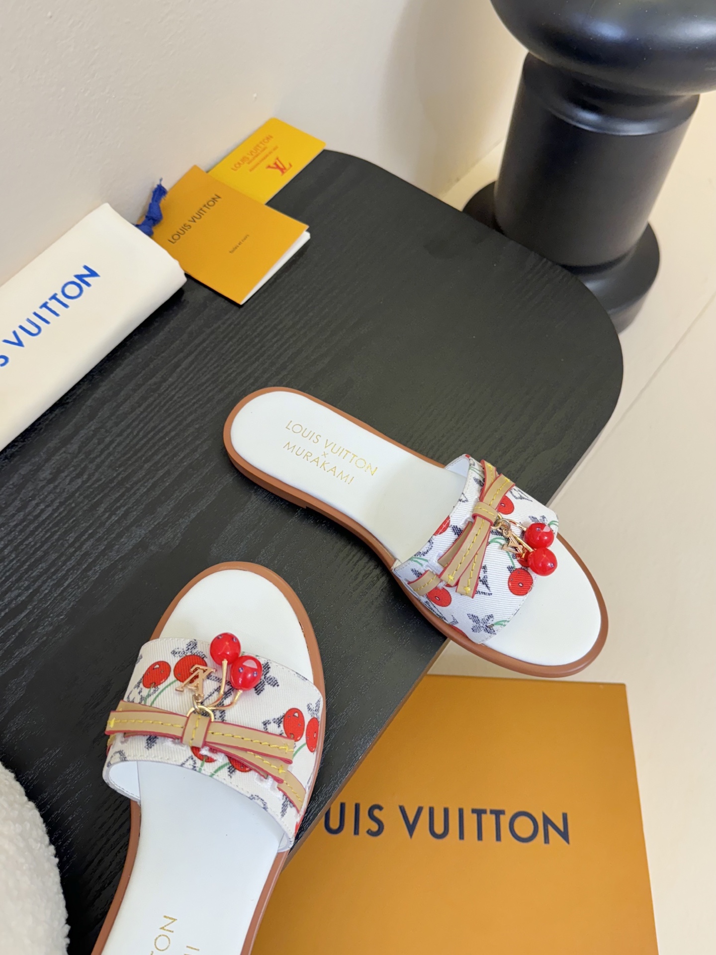 
  Louis Vuitton ss25 new arrival LV驴牌春夏新品系列高跟拖鞋
简约精