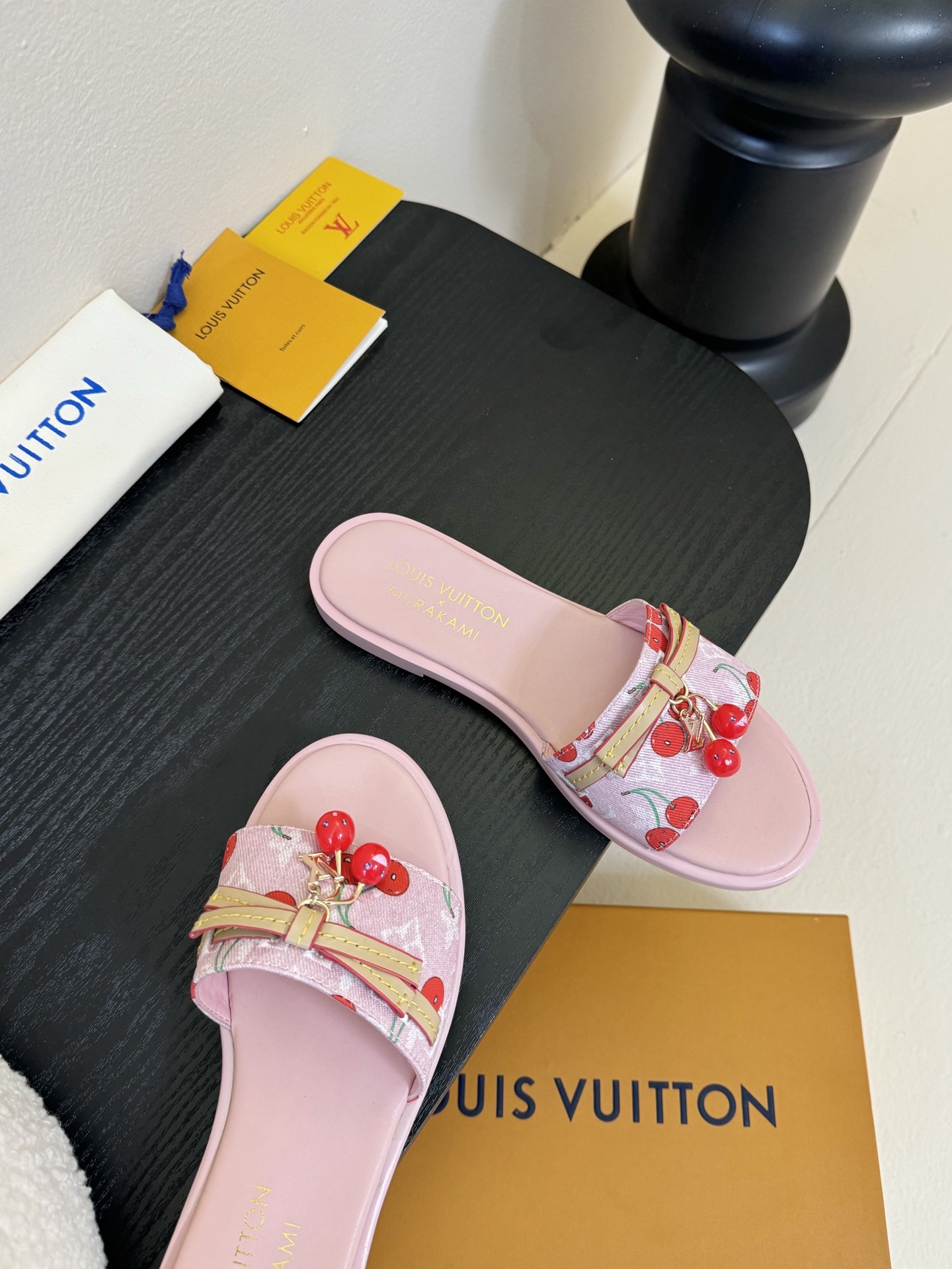 
  Louis Vuitton ss25 new arrival LV驴牌春夏新品系列高跟拖鞋
简约精