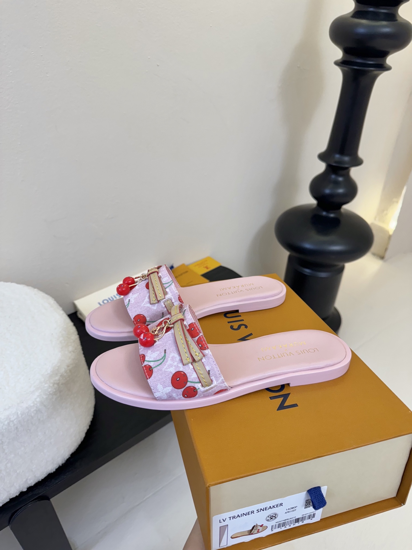 
  Louis Vuitton ss25 new arrival LV驴牌春夏新品系列高跟拖鞋
简约精
