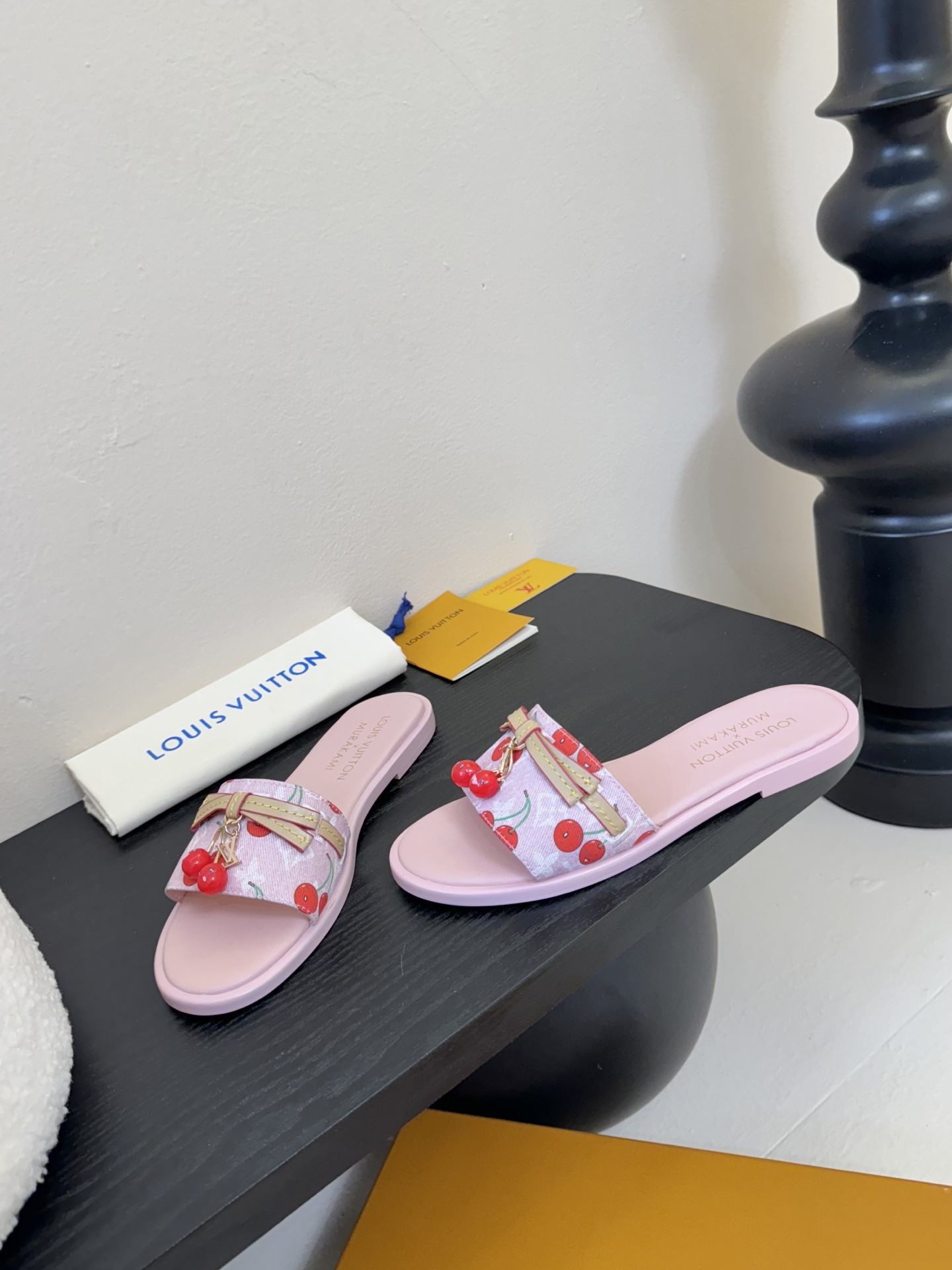 
  Louis Vuitton ss25 new arrival LV驴牌春夏新品系列高跟拖鞋
简约精