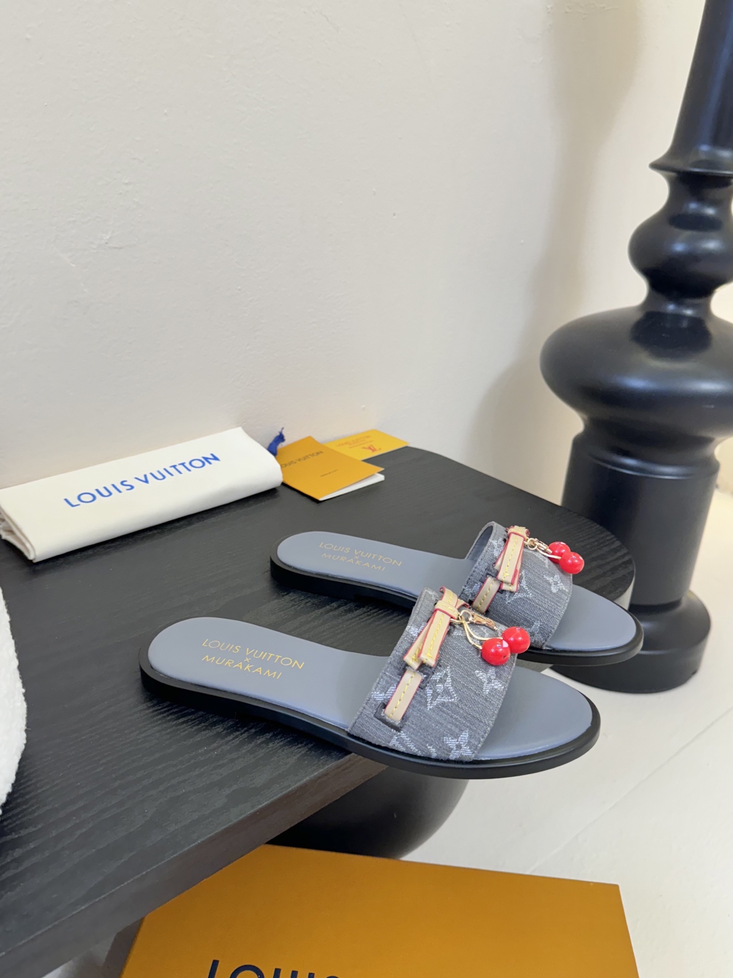 
  Louis Vuitton ss25 new arrival LV驴牌春夏新品系列高跟拖鞋
简约精