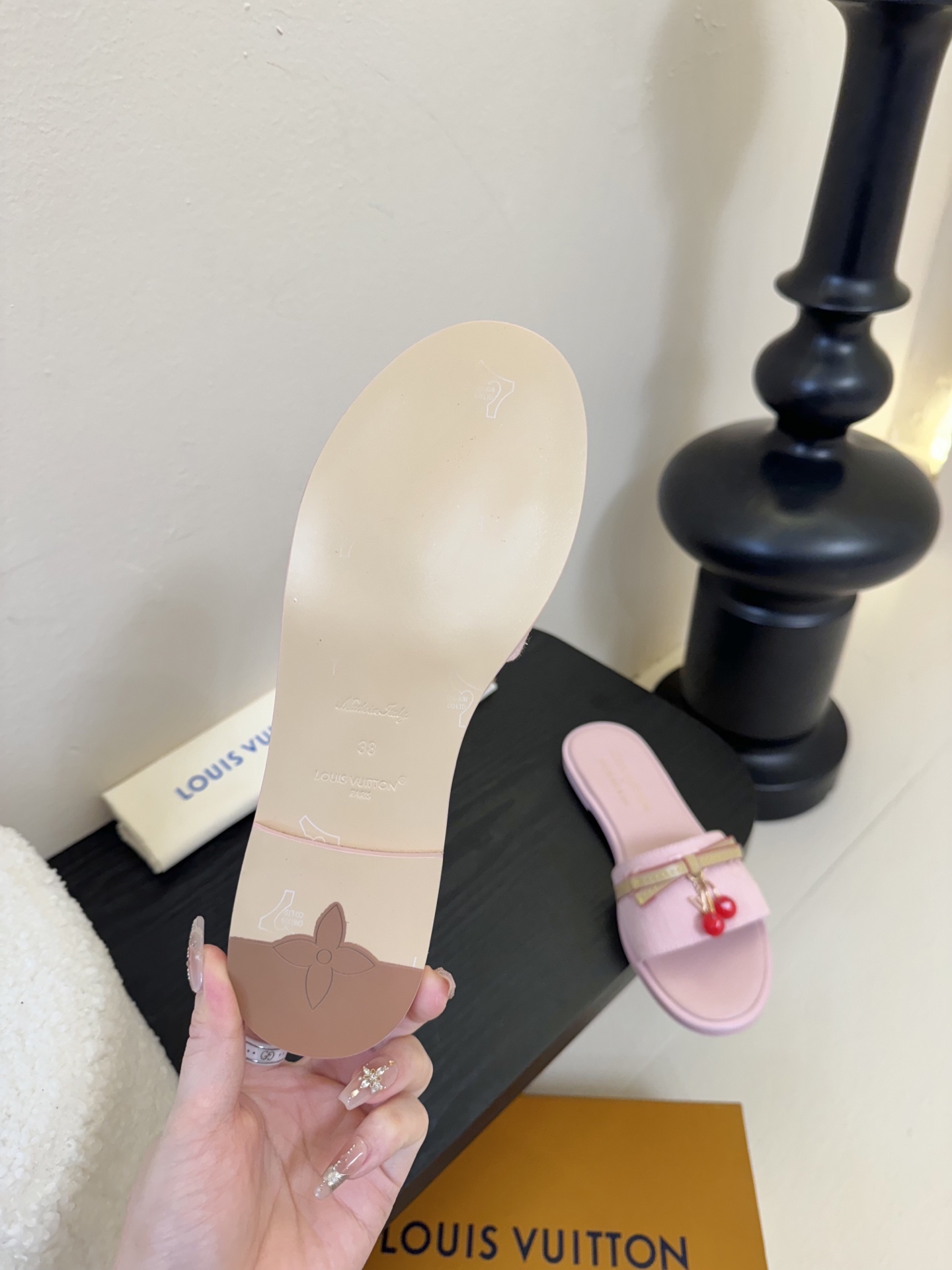 
  Louis Vuitton ss25 new arrival LV驴牌春夏新品系列高跟拖鞋
简约精