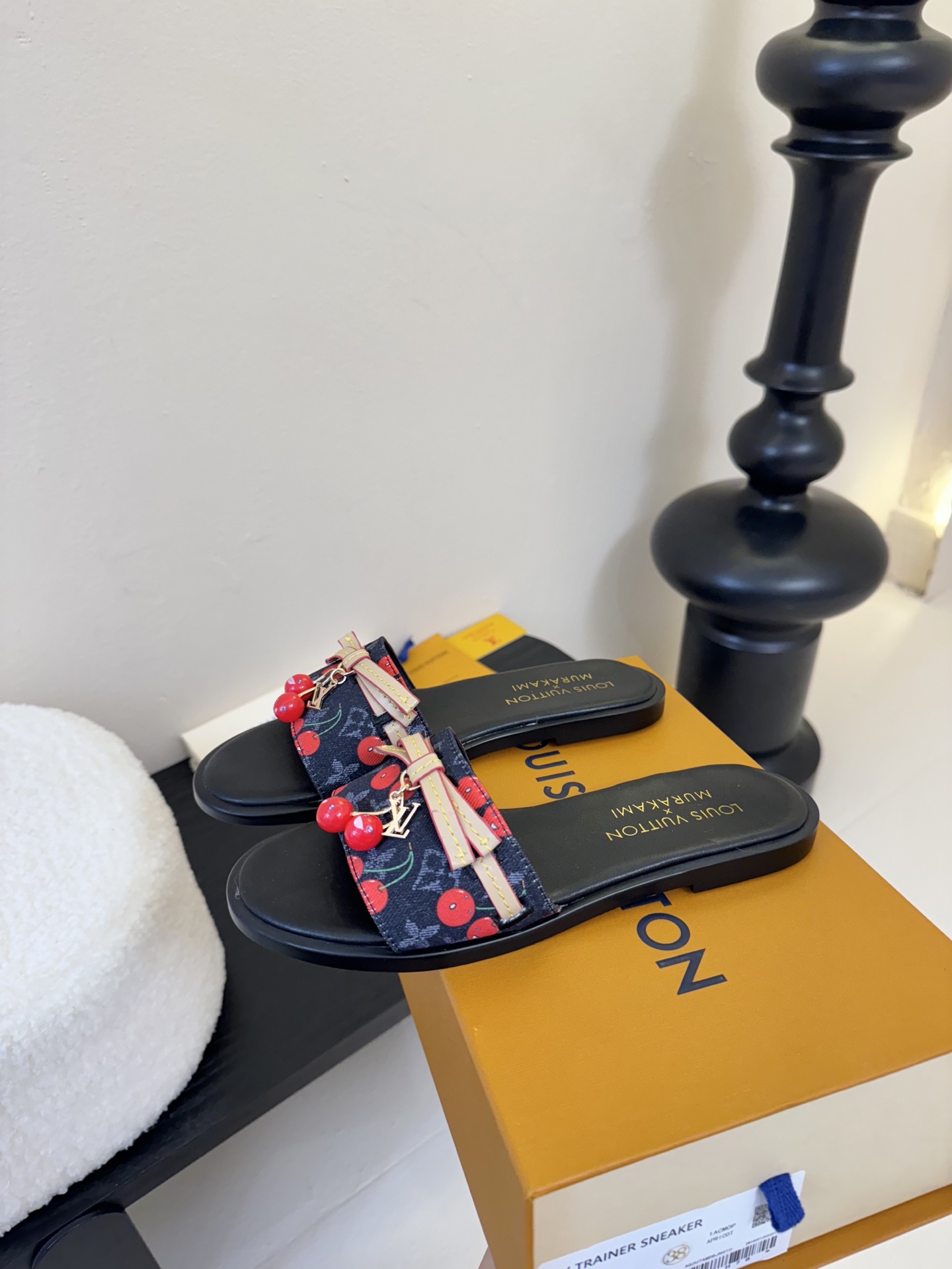 
  Louis Vuitton ss25 new arrival LV驴牌春夏新品系列高跟拖鞋
简约精