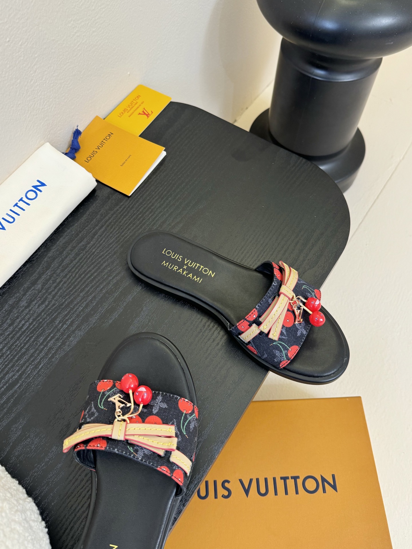 
  Louis Vuitton ss25 new arrival LV驴牌春夏新品系列高跟拖鞋
简约精
