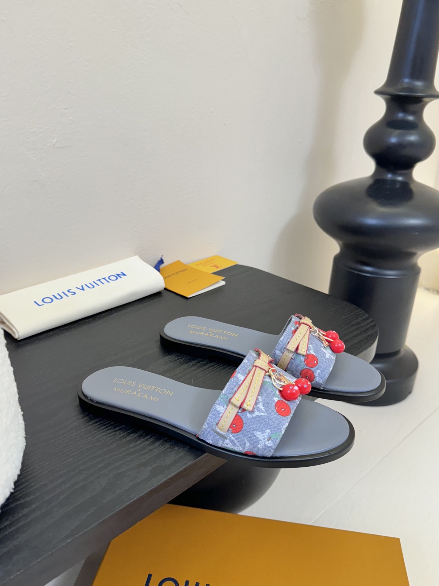 
  Louis Vuitton ss25 new arrival LV驴牌春夏新品系列高跟拖鞋
简约精