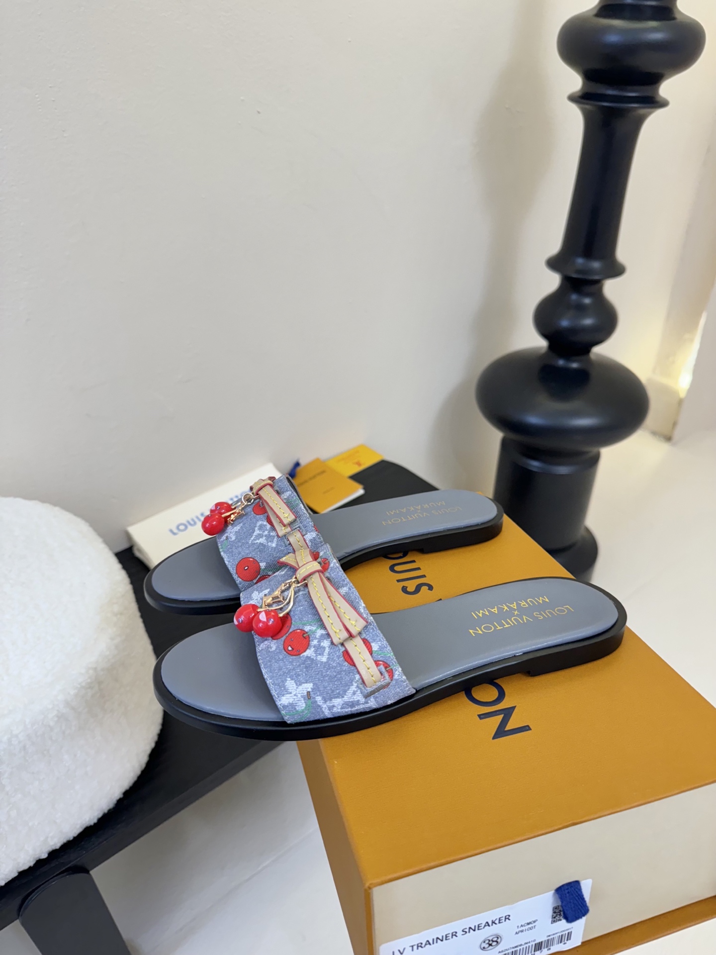 
  Louis Vuitton ss25 new arrival LV驴牌春夏新品系列高跟拖鞋
简约精