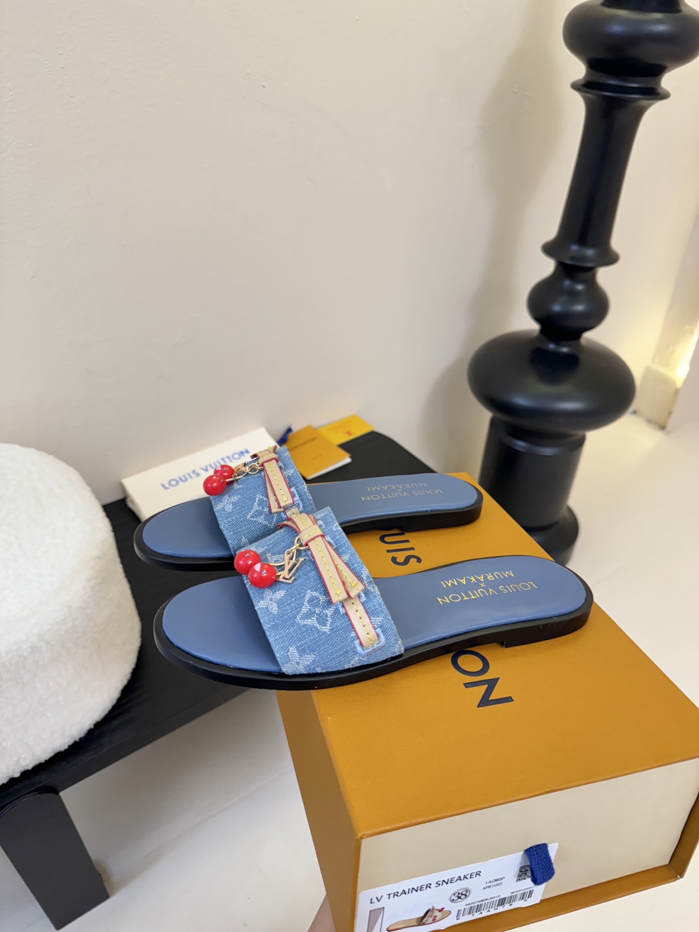 
  Louis Vuitton ss25 new arrival LV驴牌春夏新品系列高跟拖鞋
简约精