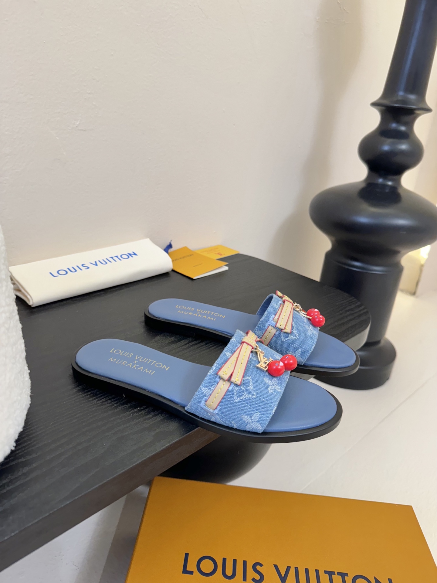 
  Louis Vuitton ss25 new arrival LV驴牌春夏新品系列高跟拖鞋
简约精