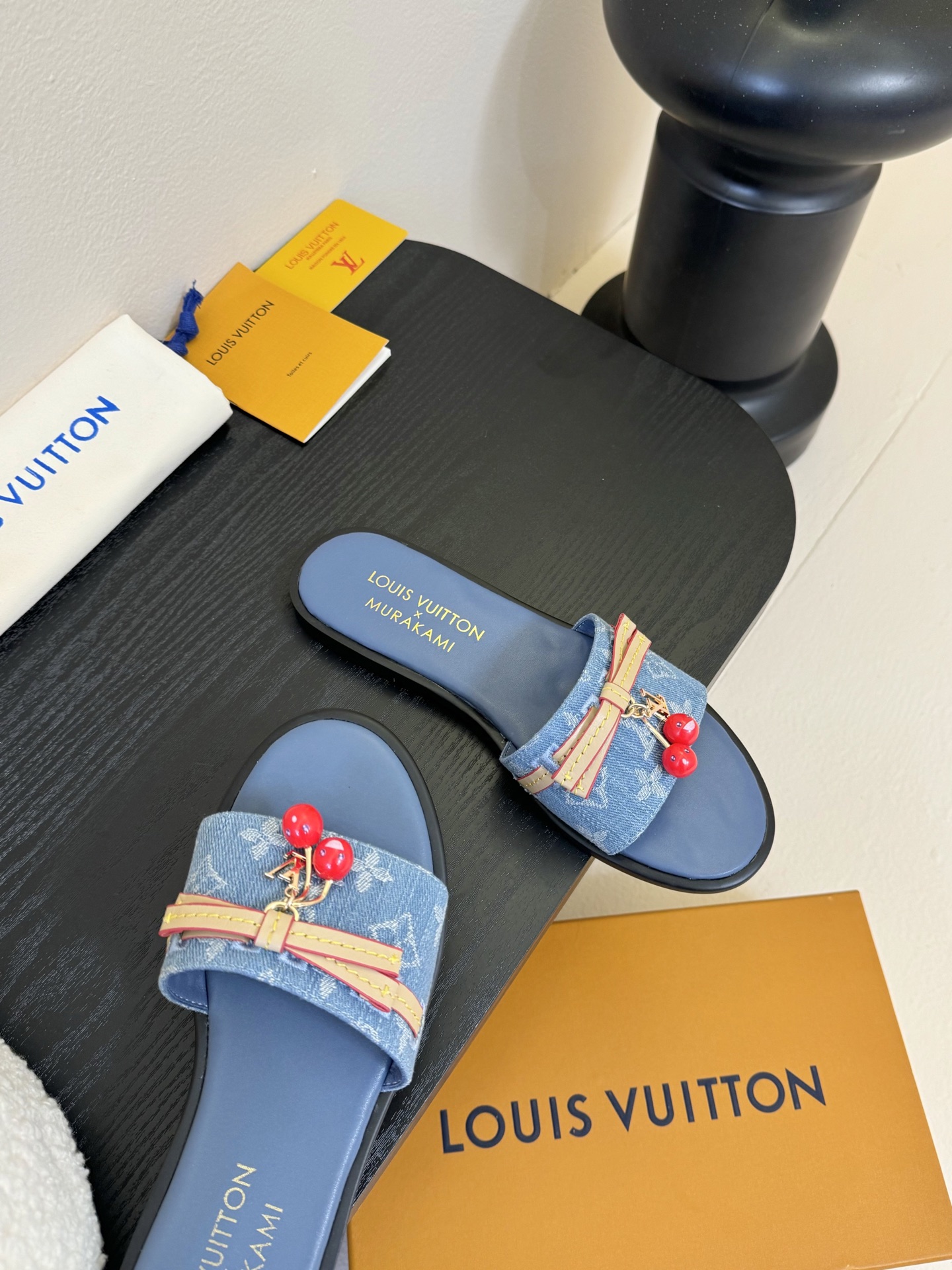 
  Louis Vuitton ss25 new arrival LV驴牌春夏新品系列高跟拖鞋
简约精