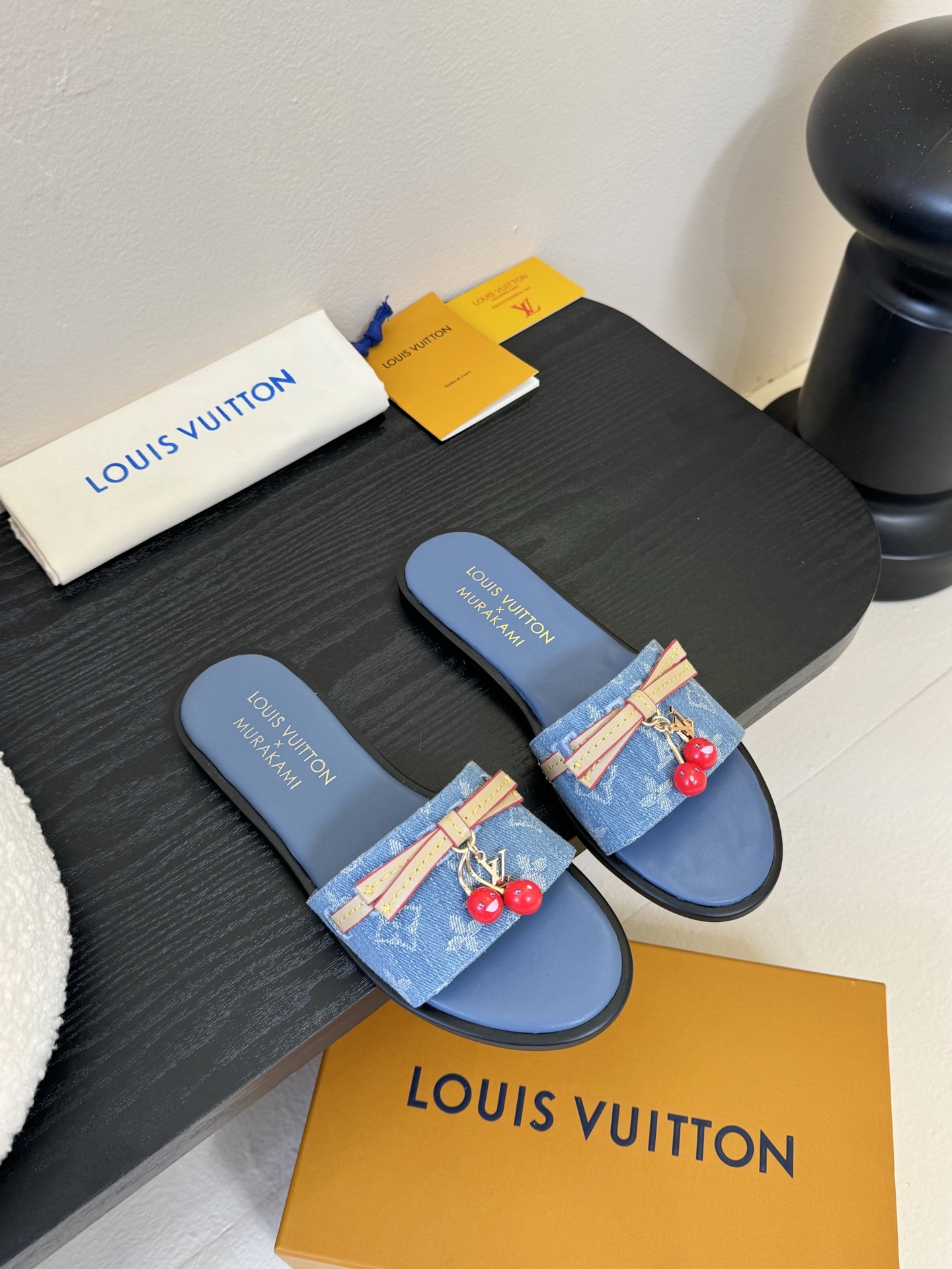 
  Louis Vuitton ss25 new arrival LV驴牌春夏新品系列高跟拖鞋
简约精