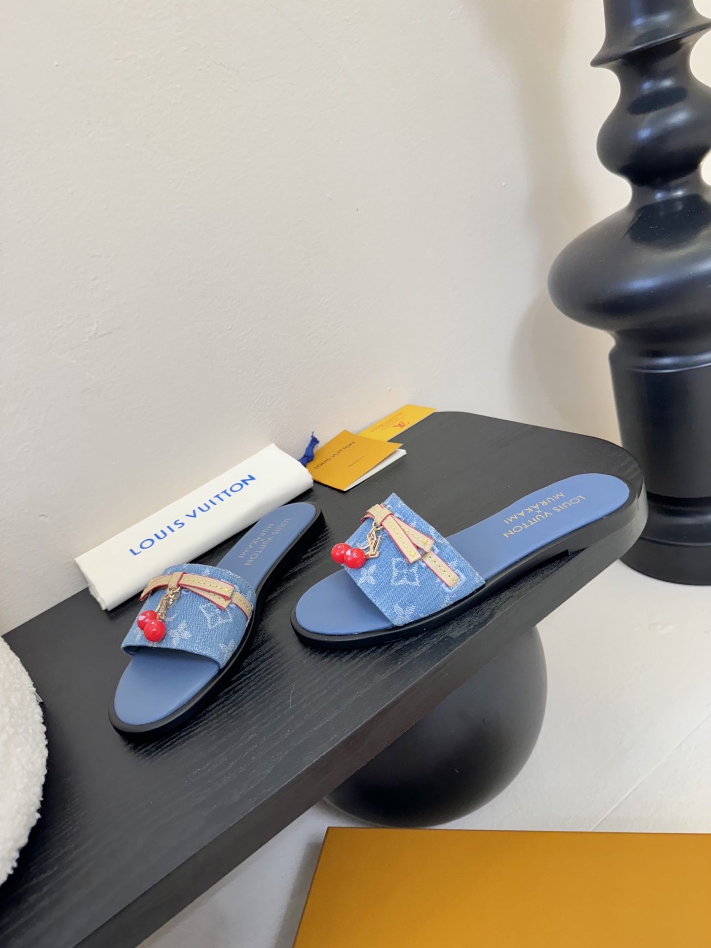 
  Louis Vuitton ss25 new arrival LV驴牌春夏新品系列高跟拖鞋
简约精
