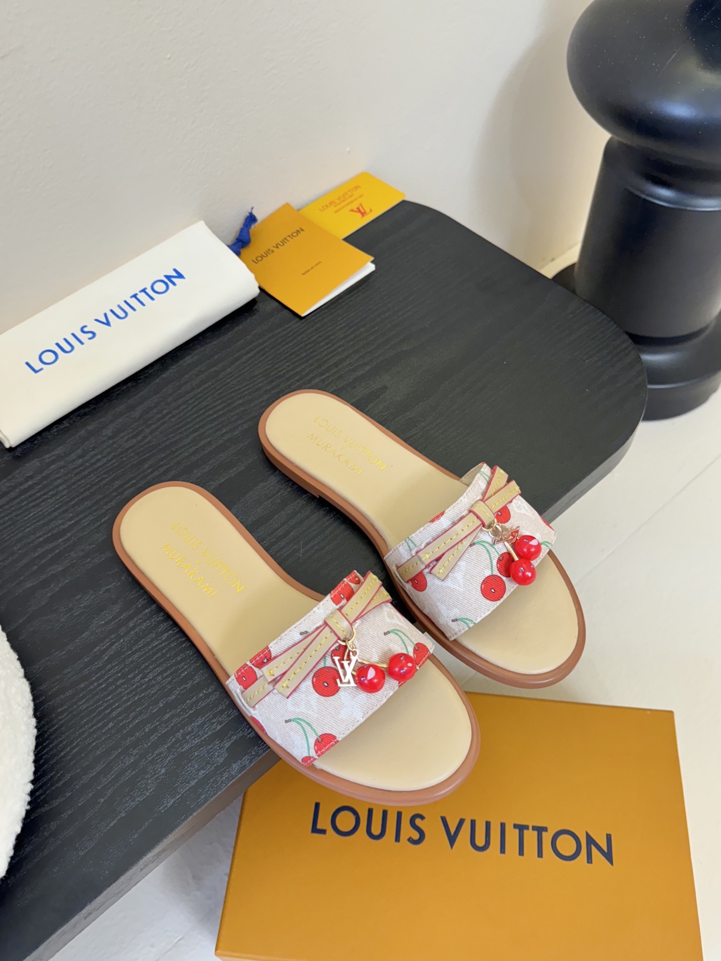 
  Louis Vuitton ss25 new arrival LV驴牌春夏新品系列高跟拖鞋
简约精