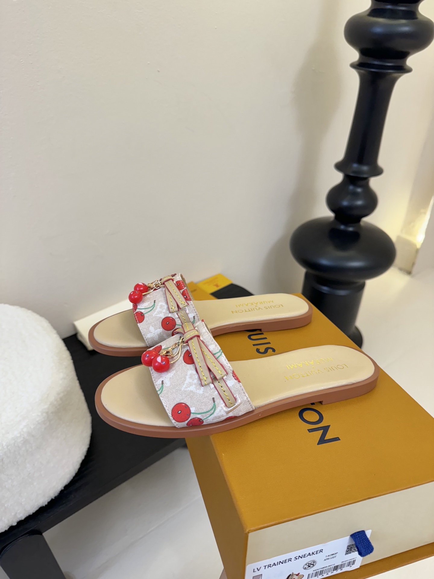 
  Louis Vuitton ss25 new arrival LV驴牌春夏新品系列高跟拖鞋
简约精