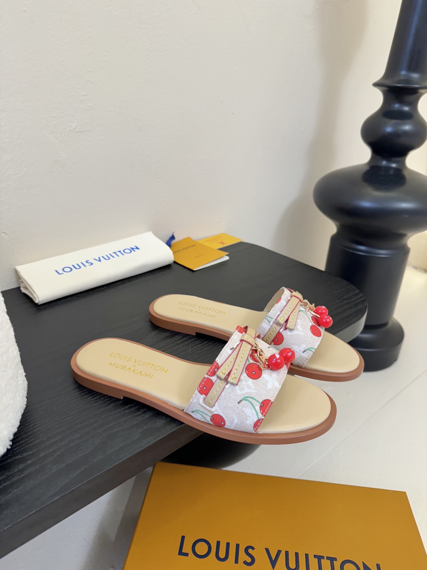 
  Louis Vuitton ss25 new arrival LV驴牌春夏新品系列高跟拖鞋
简约精