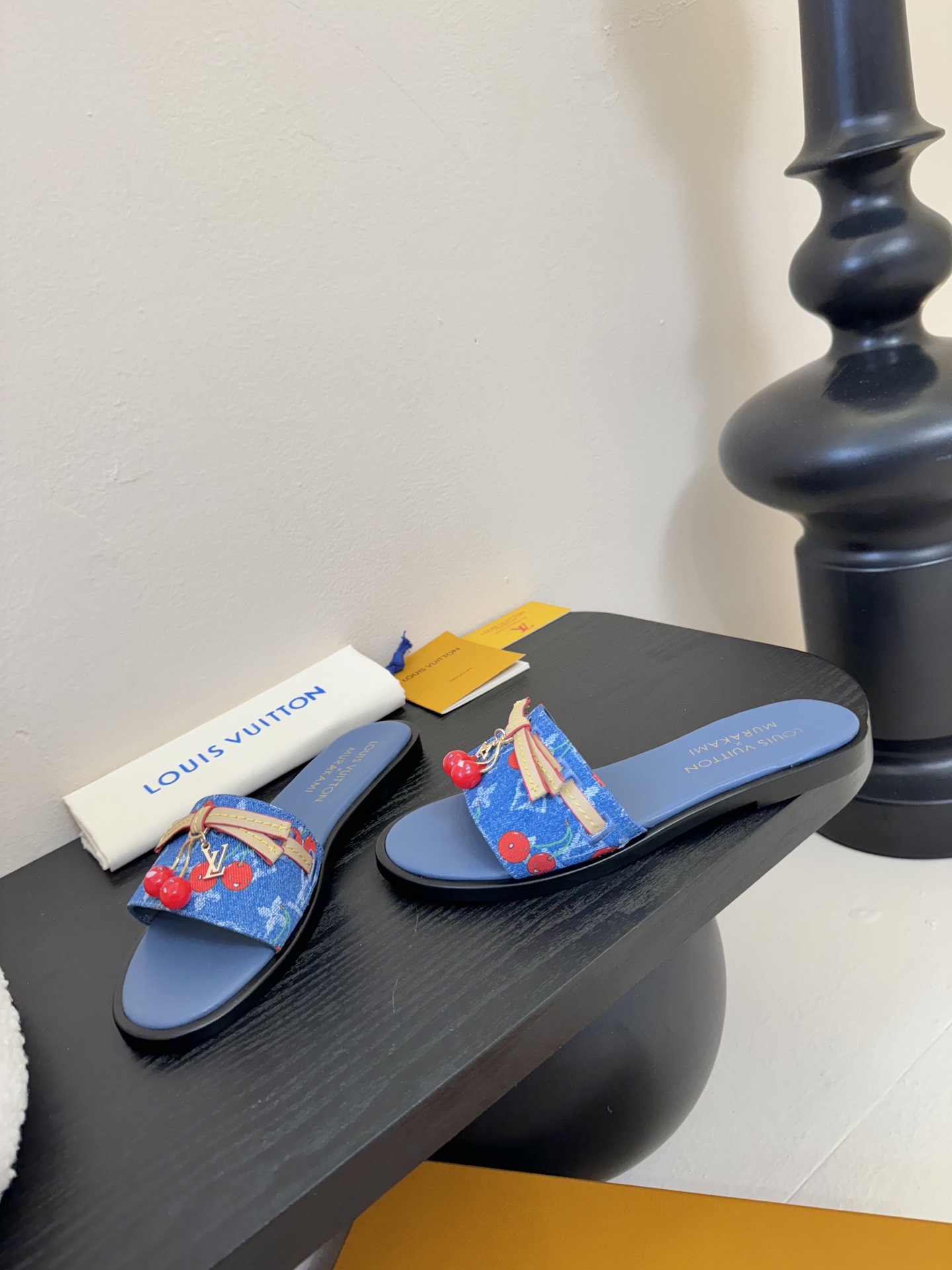 
  Louis Vuitton ss25 new arrival LV驴牌春夏新品系列高跟拖鞋
简约精