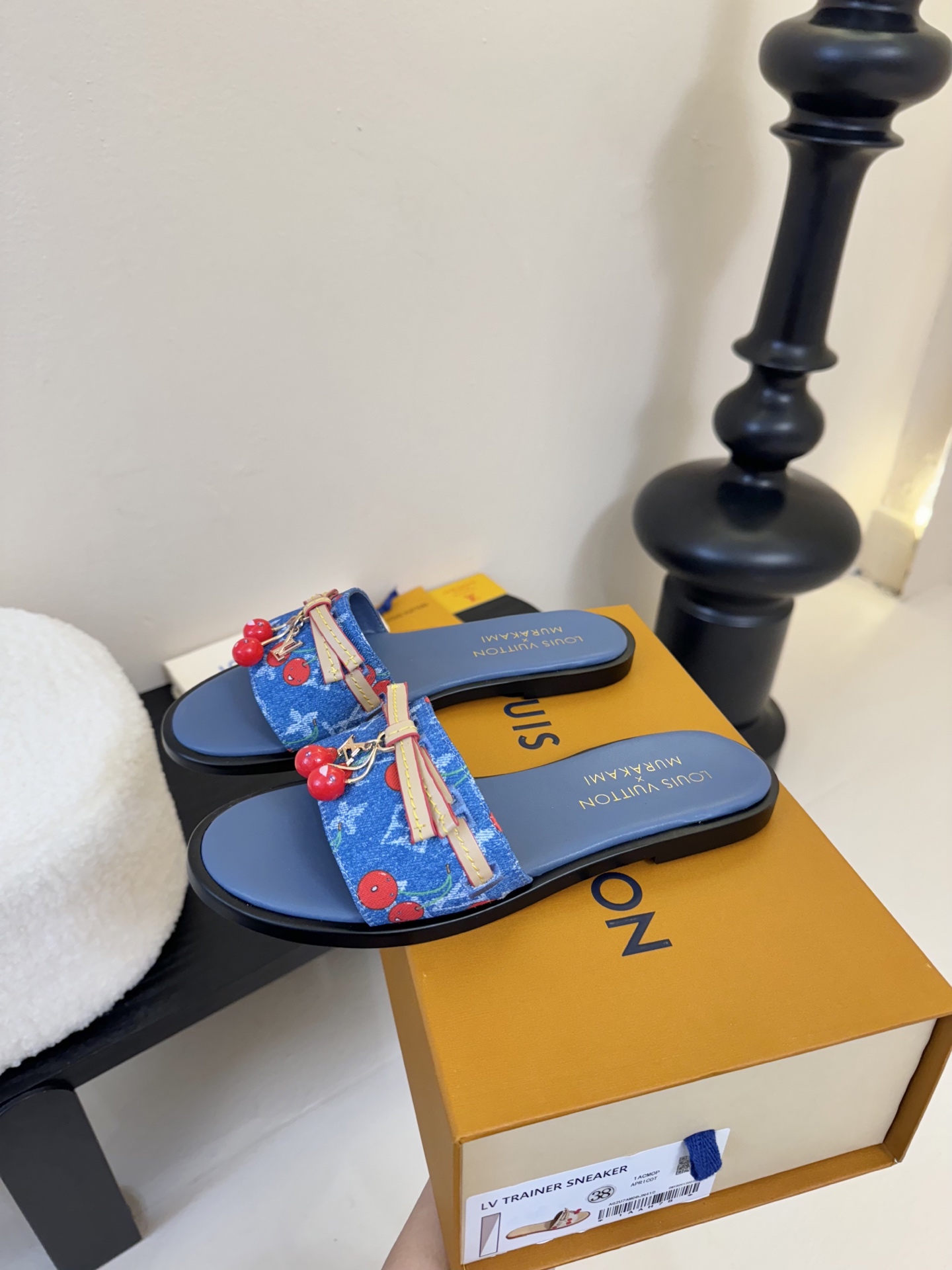 
  Louis Vuitton ss25 new arrival LV驴牌春夏新品系列高跟拖鞋
简约精