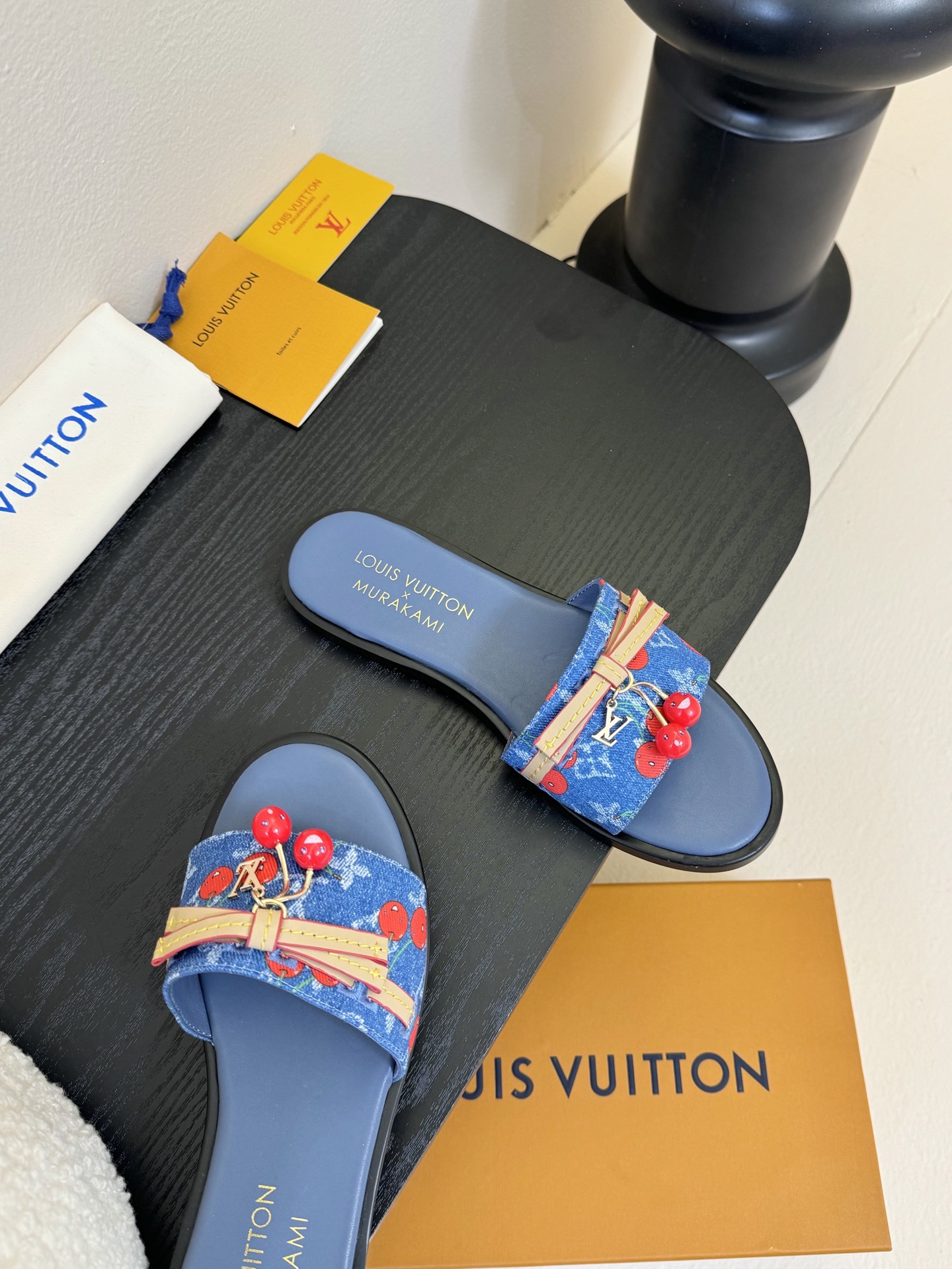 
  Louis Vuitton ss25 new arrival LV驴牌春夏新品系列高跟拖鞋
简约精