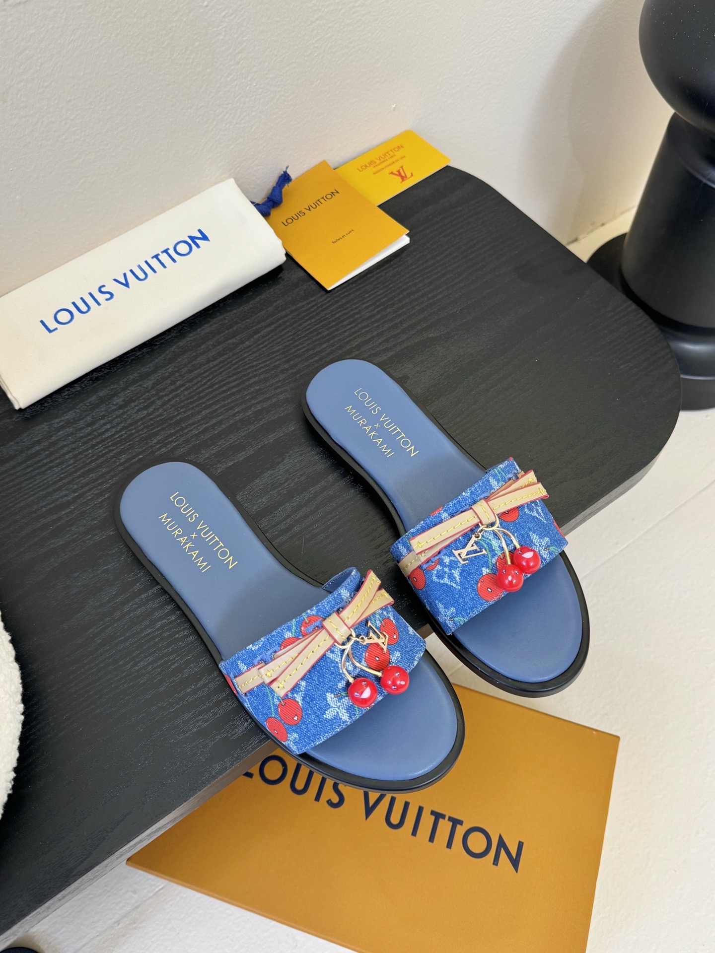 
  Louis Vuitton ss25 new arrival LV驴牌春夏新品系列高跟拖鞋
简约精
