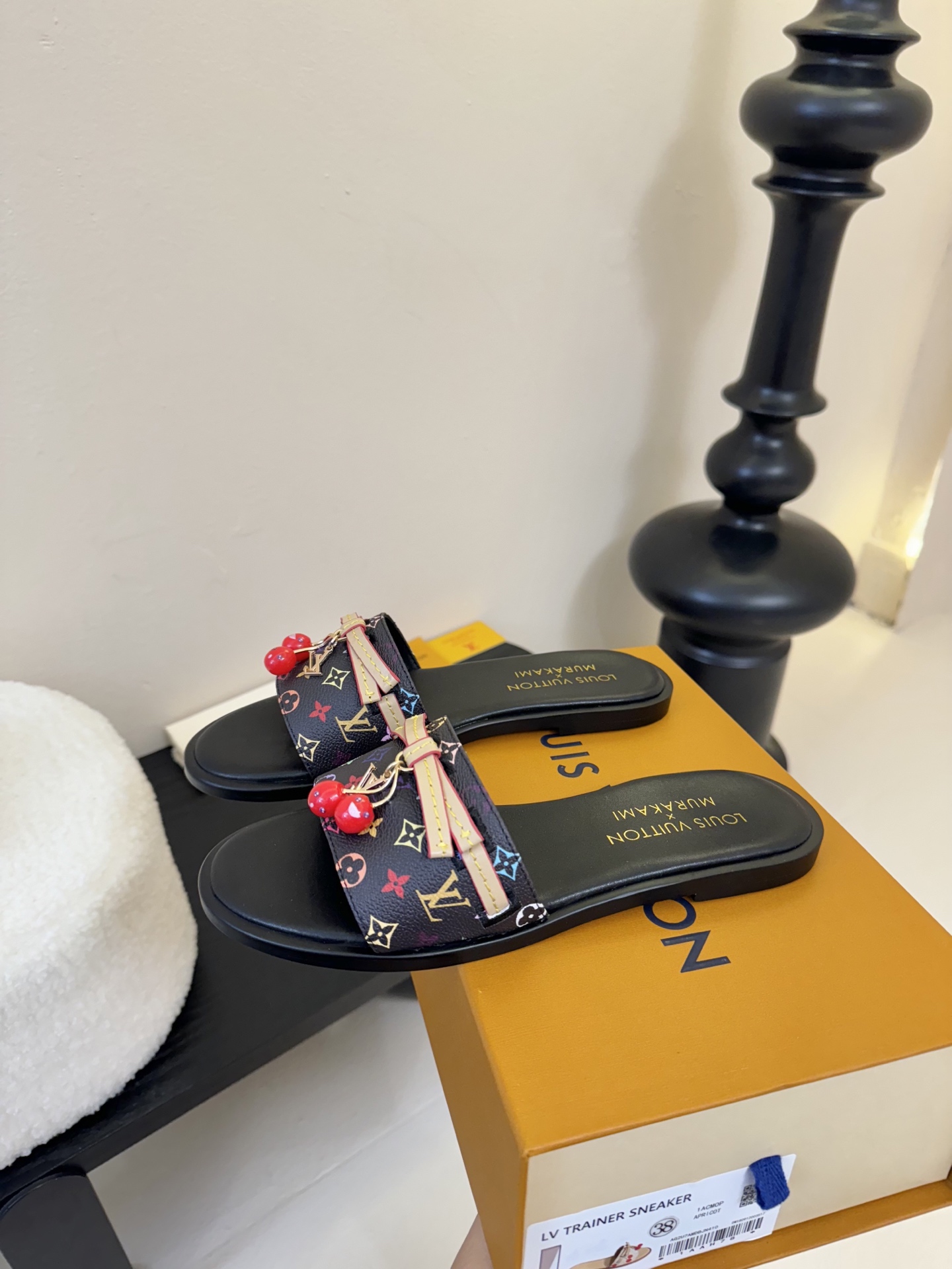 
  Louis Vuitton ss25 new arrival LV驴牌春夏新品系列高跟拖鞋
简约精