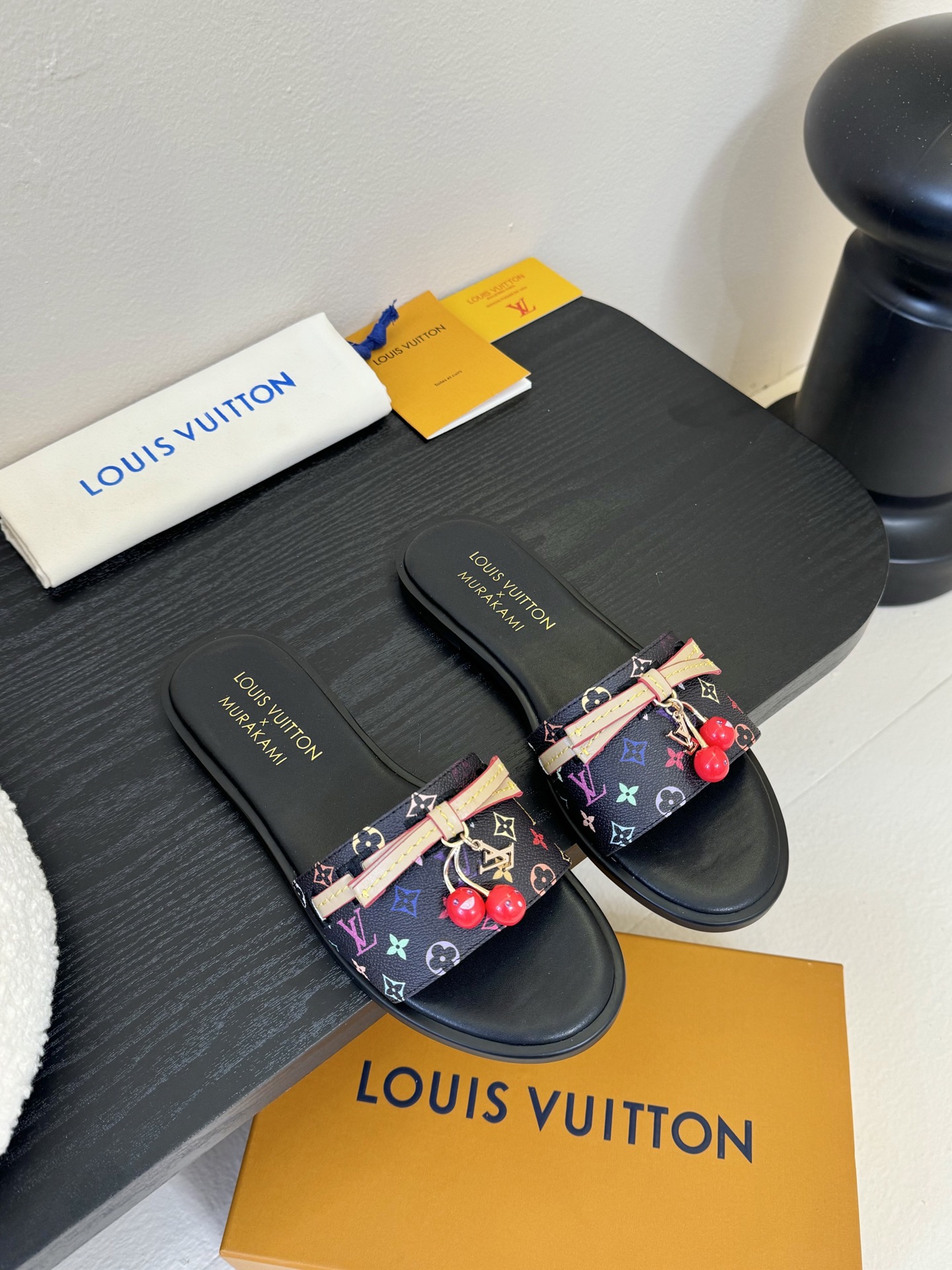 
  Louis Vuitton ss25 new arrival LV驴牌春夏新品系列高跟拖鞋
简约精