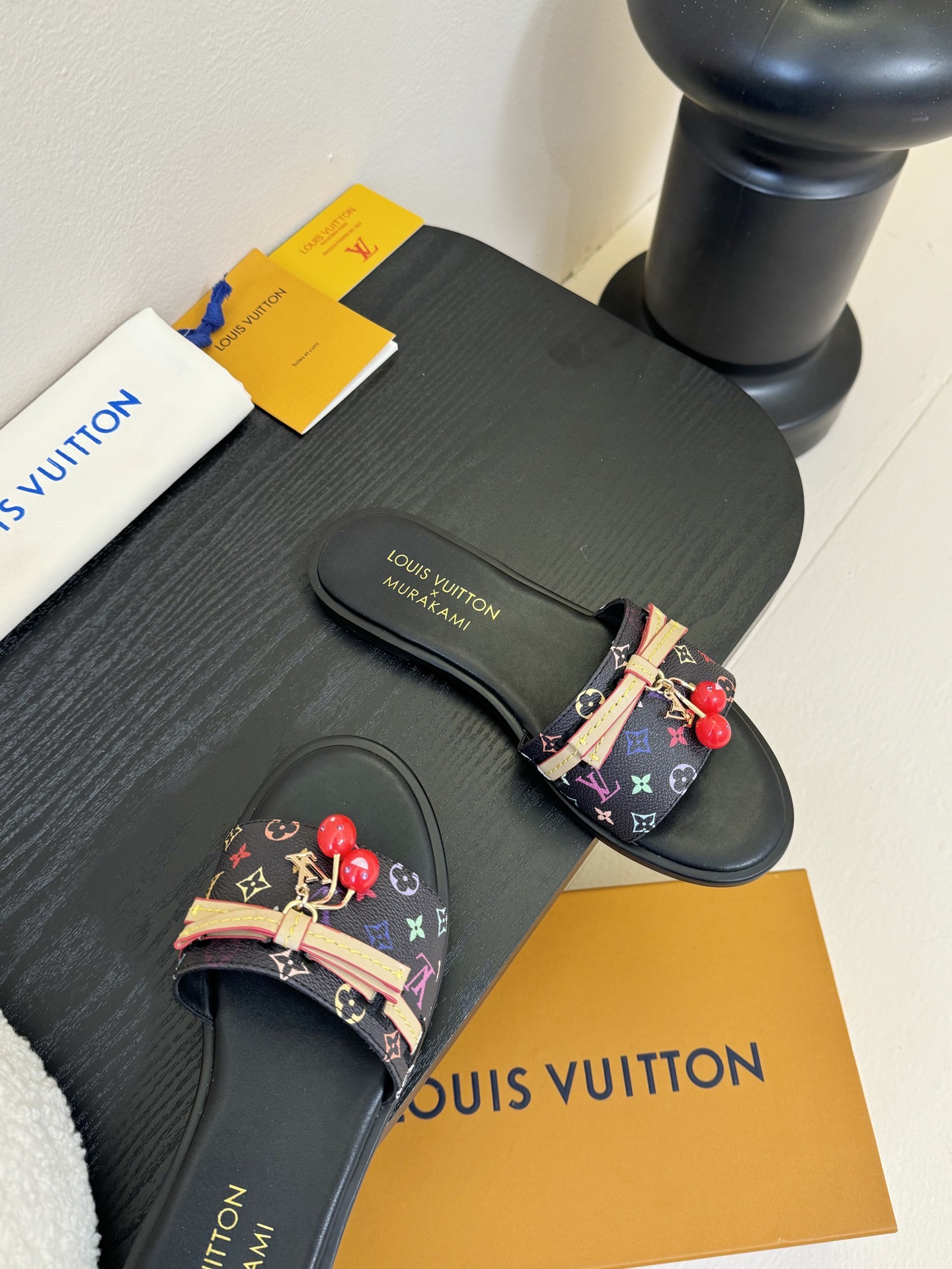 
  Louis Vuitton ss25 new arrival LV驴牌春夏新品系列高跟拖鞋
简约精