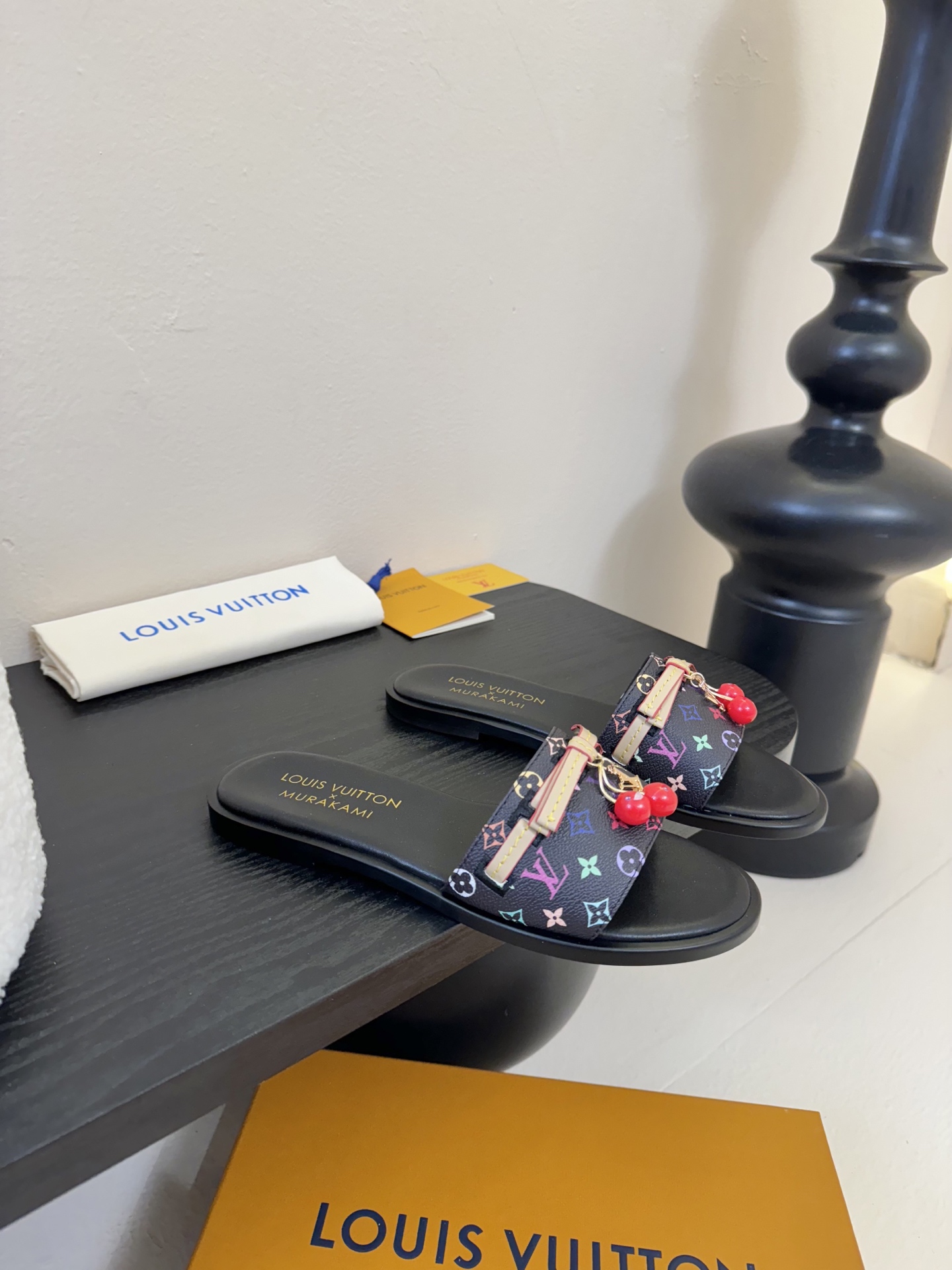 
  Louis Vuitton ss25 new arrival LV驴牌春夏新品系列高跟拖鞋
简约精