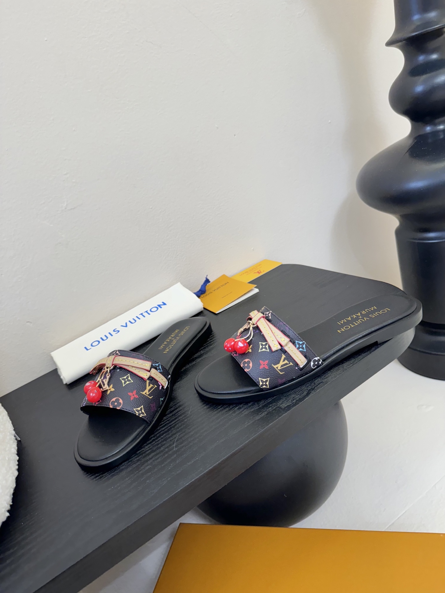 
  Louis Vuitton ss25 new arrival LV驴牌春夏新品系列高跟拖鞋
简约精