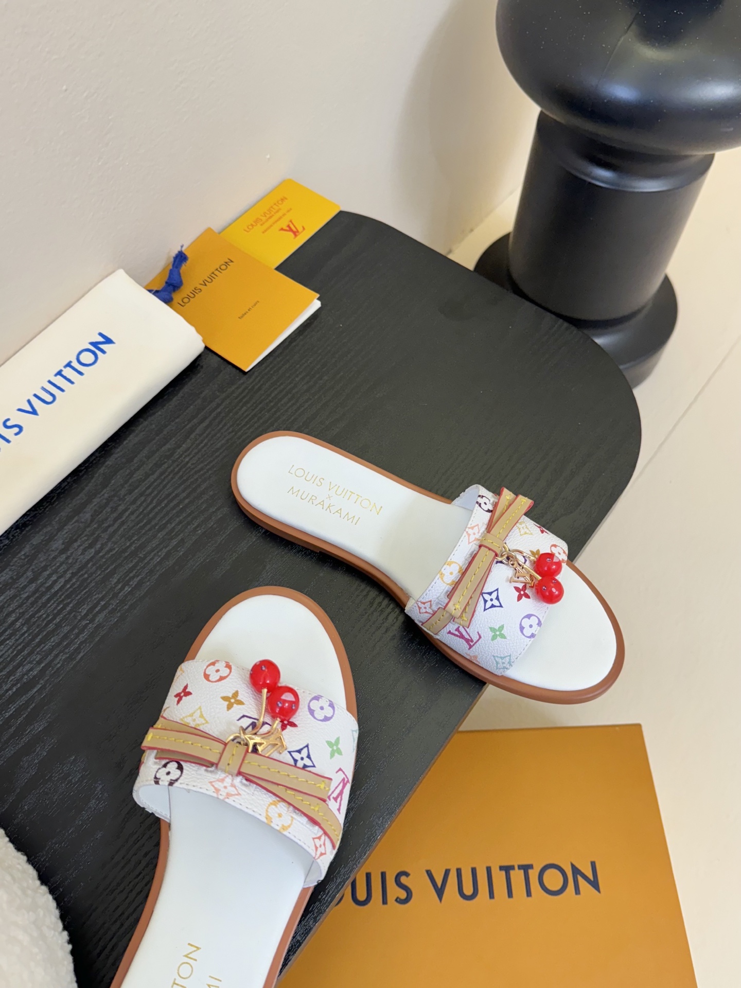 
  Louis Vuitton ss25 new arrival LV驴牌春夏新品系列高跟拖鞋
简约精