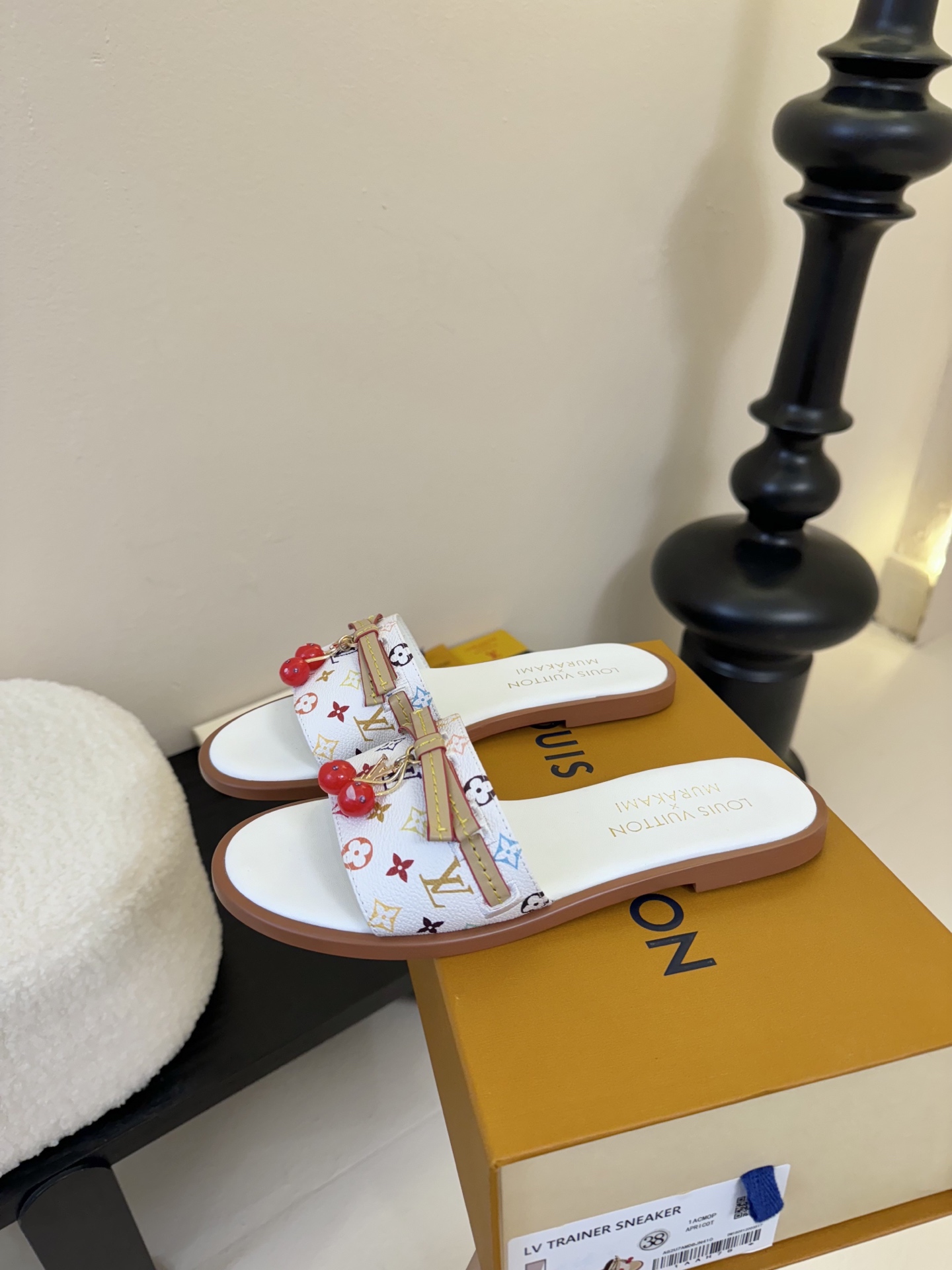 
  Louis Vuitton ss25 new arrival LV驴牌春夏新品系列高跟拖鞋
简约精